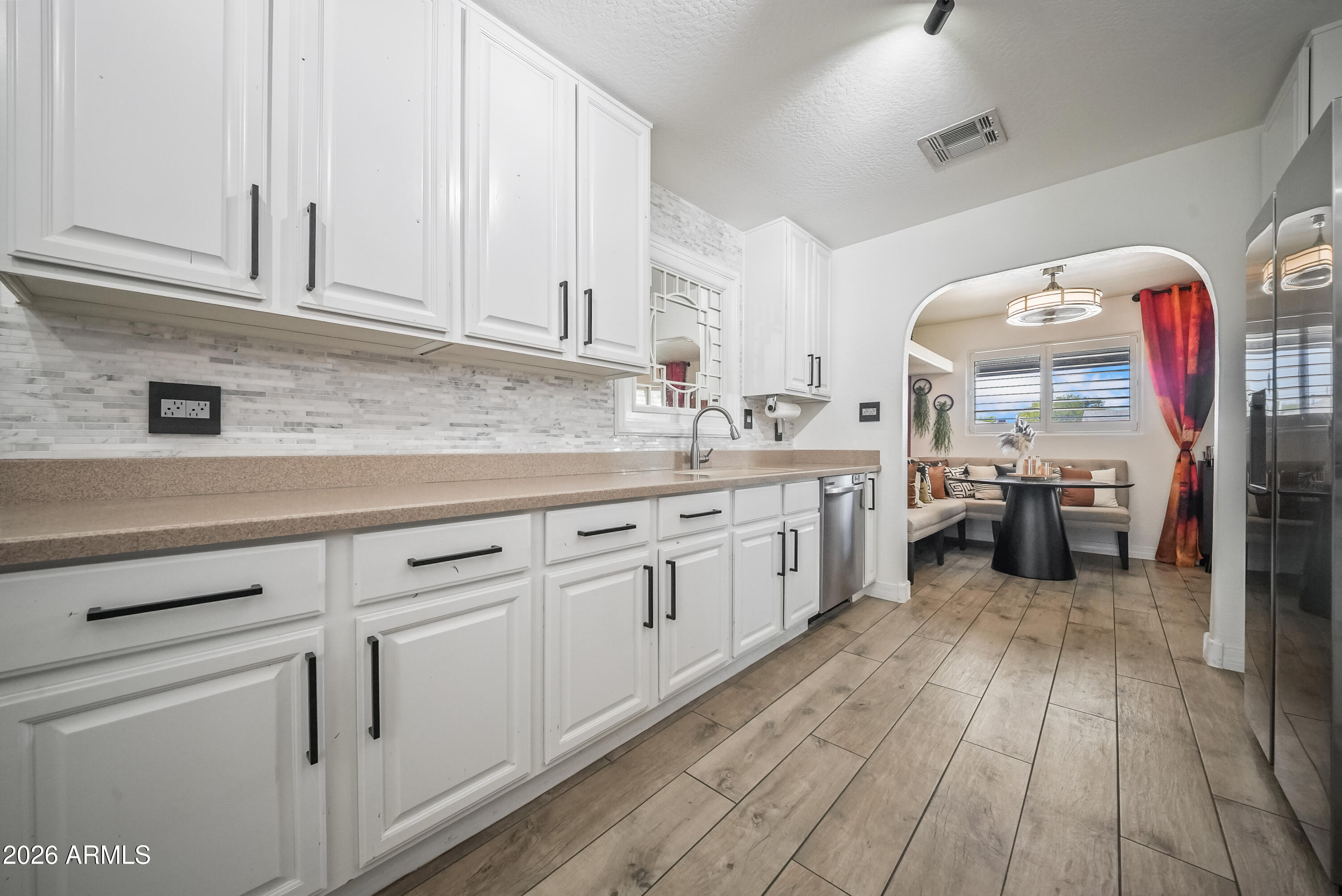 2827 N 69TH Place