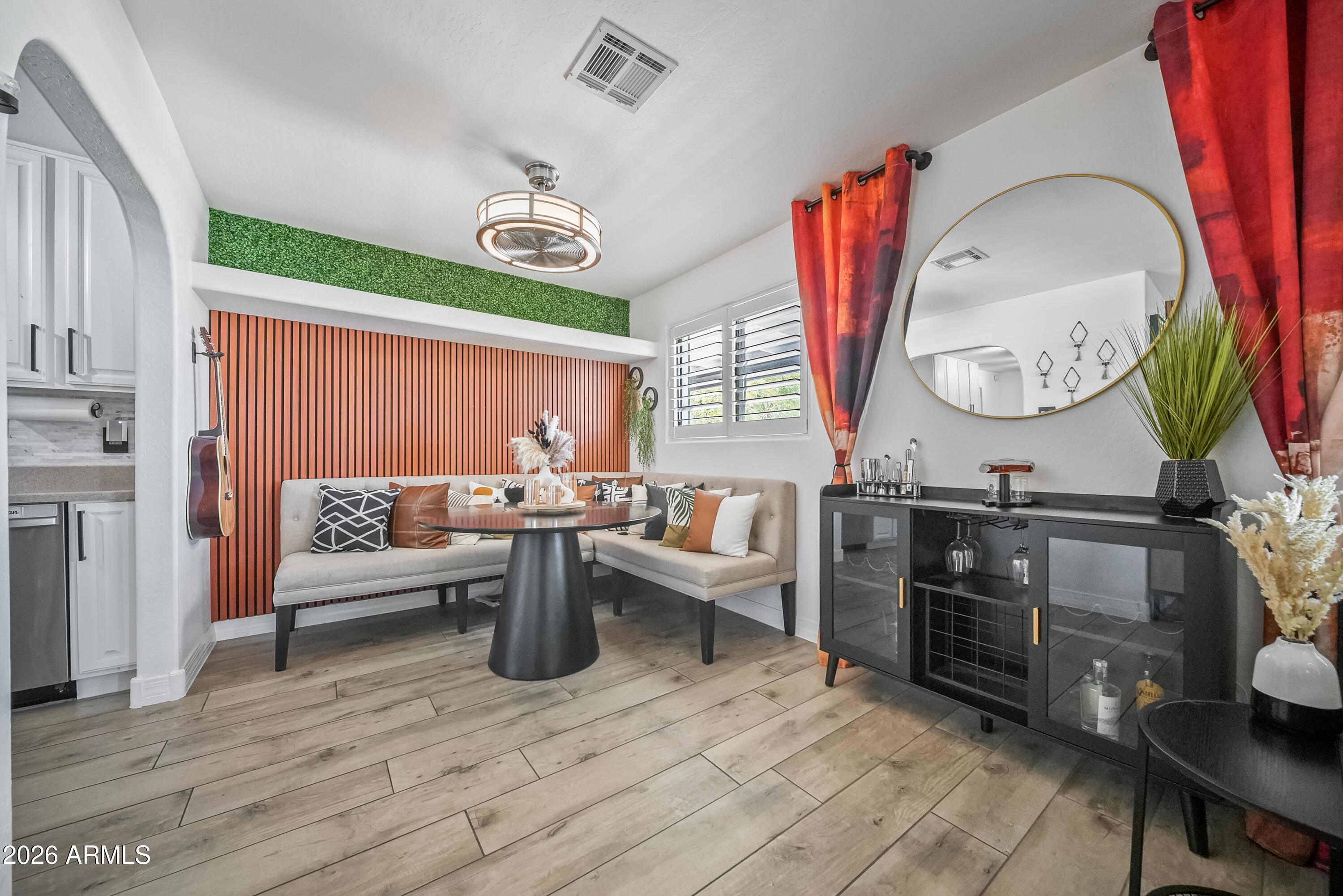 2827 N 69TH Place