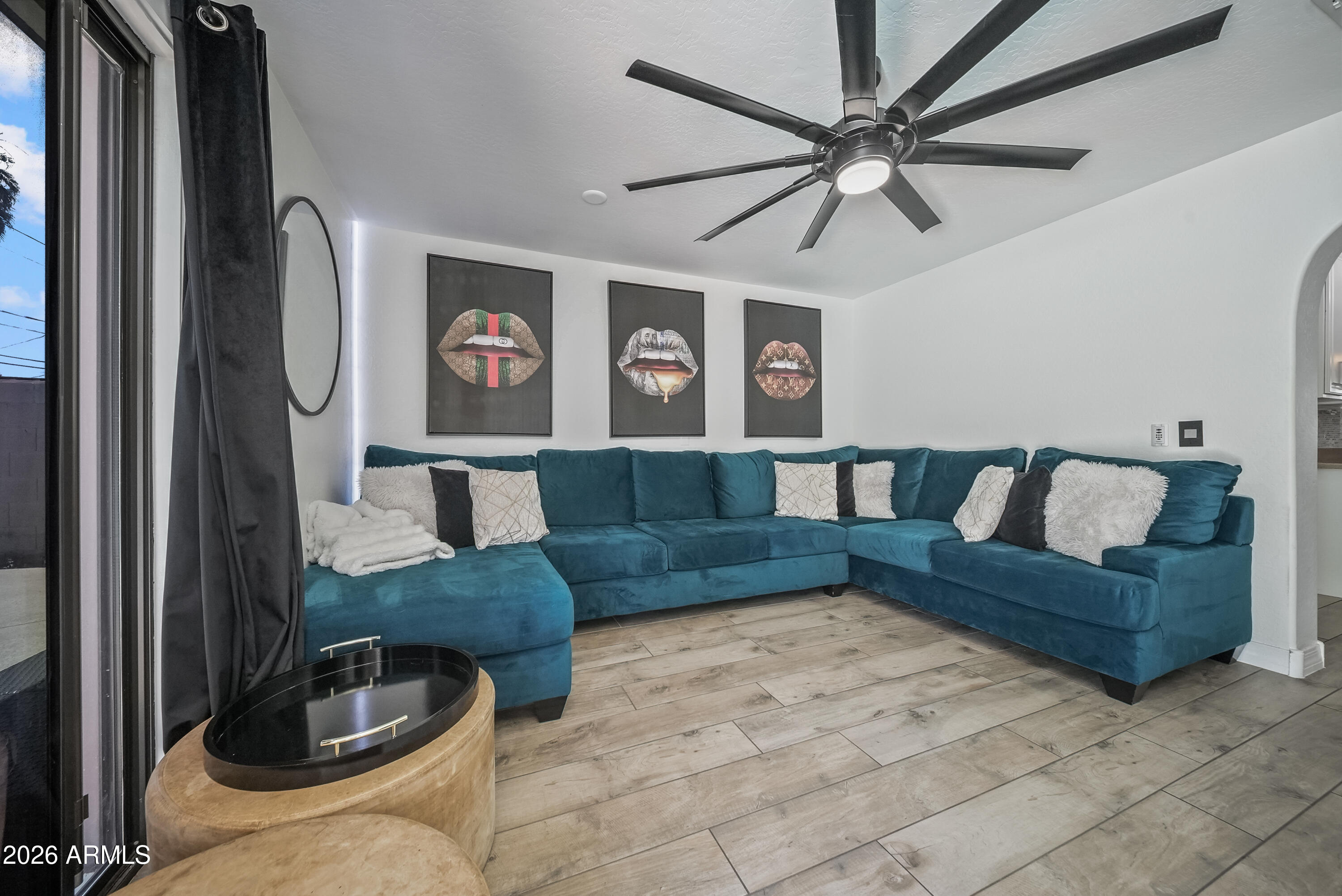 2827 N 69TH Place