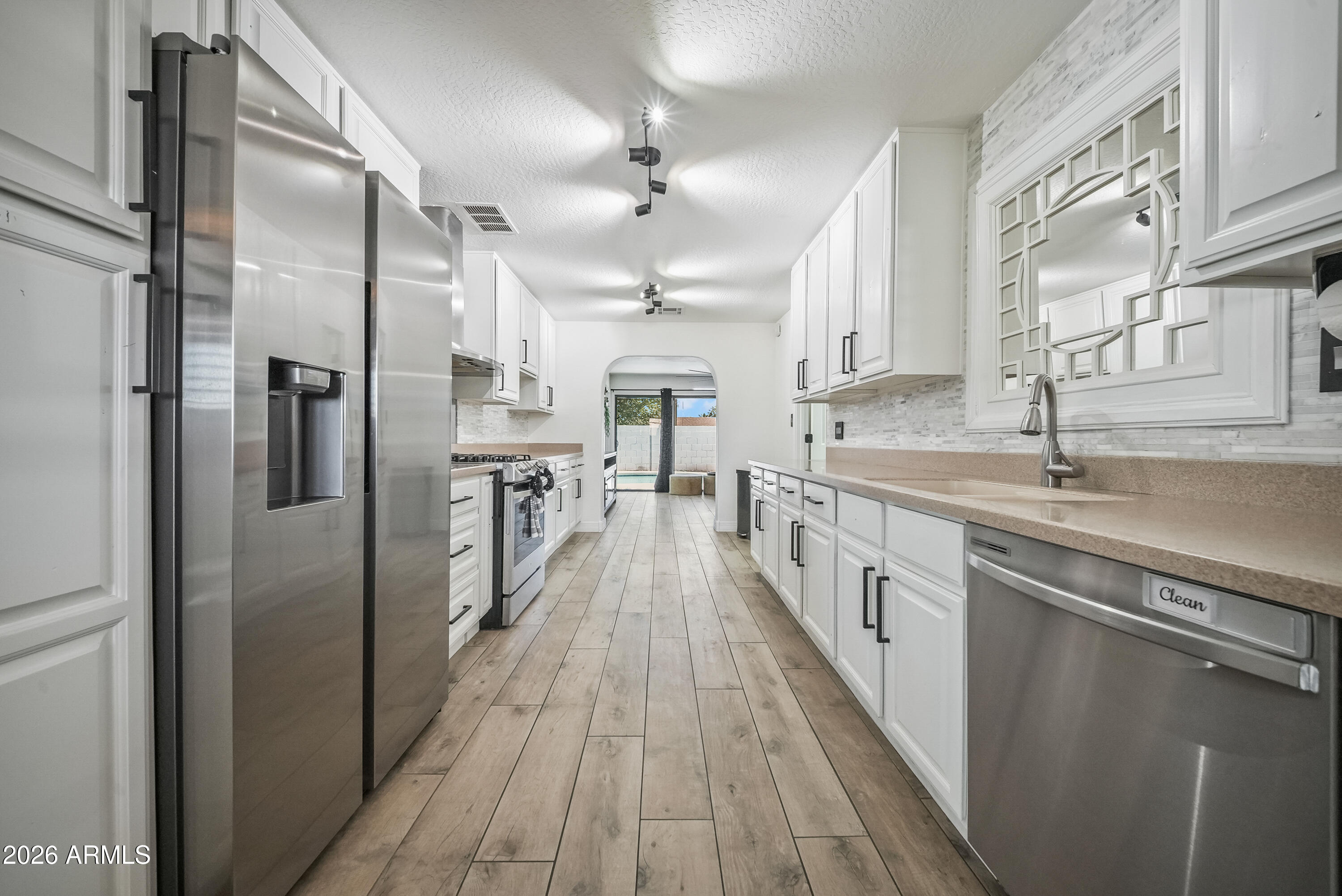 2827 N 69TH Place