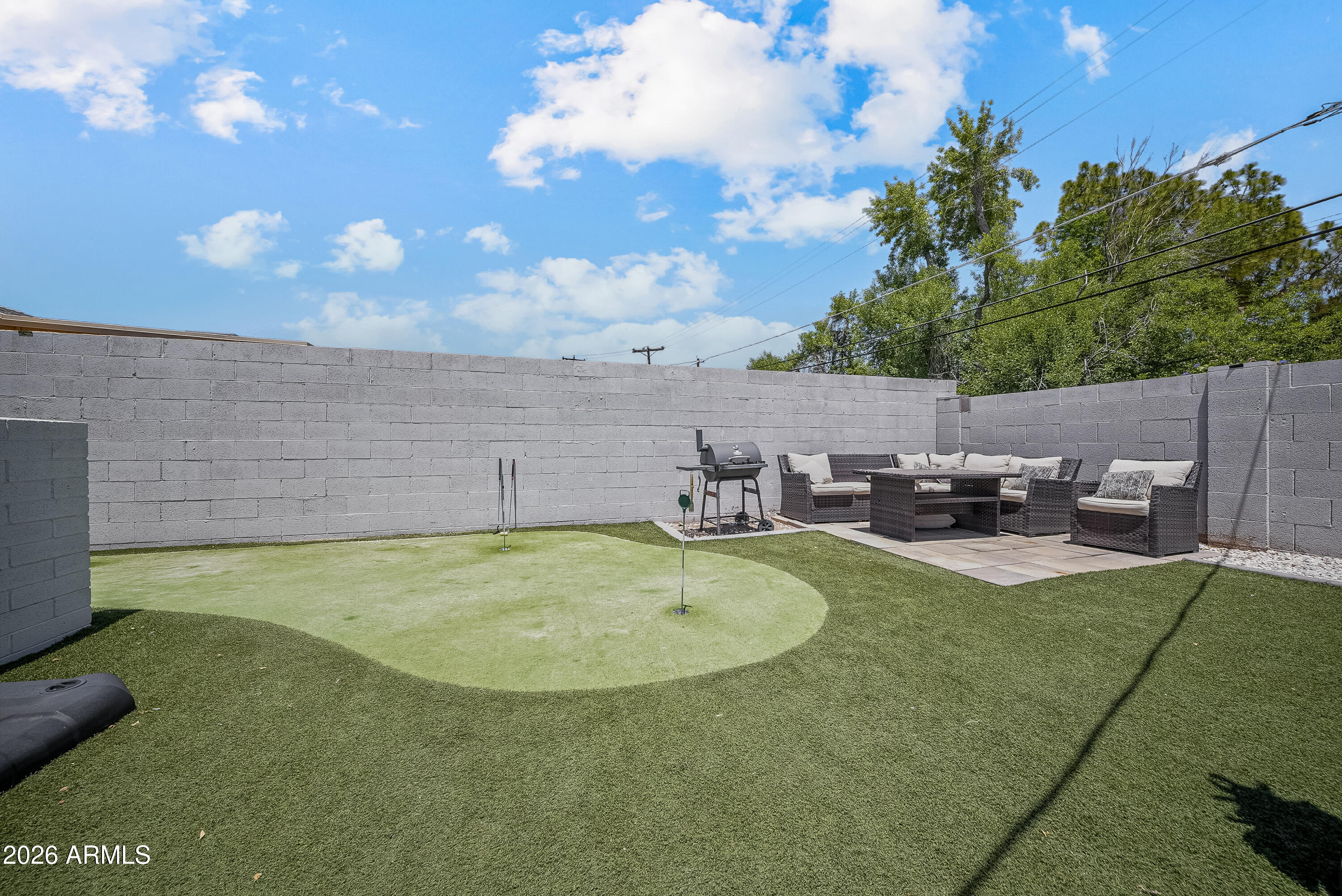 2827 N 69TH Place