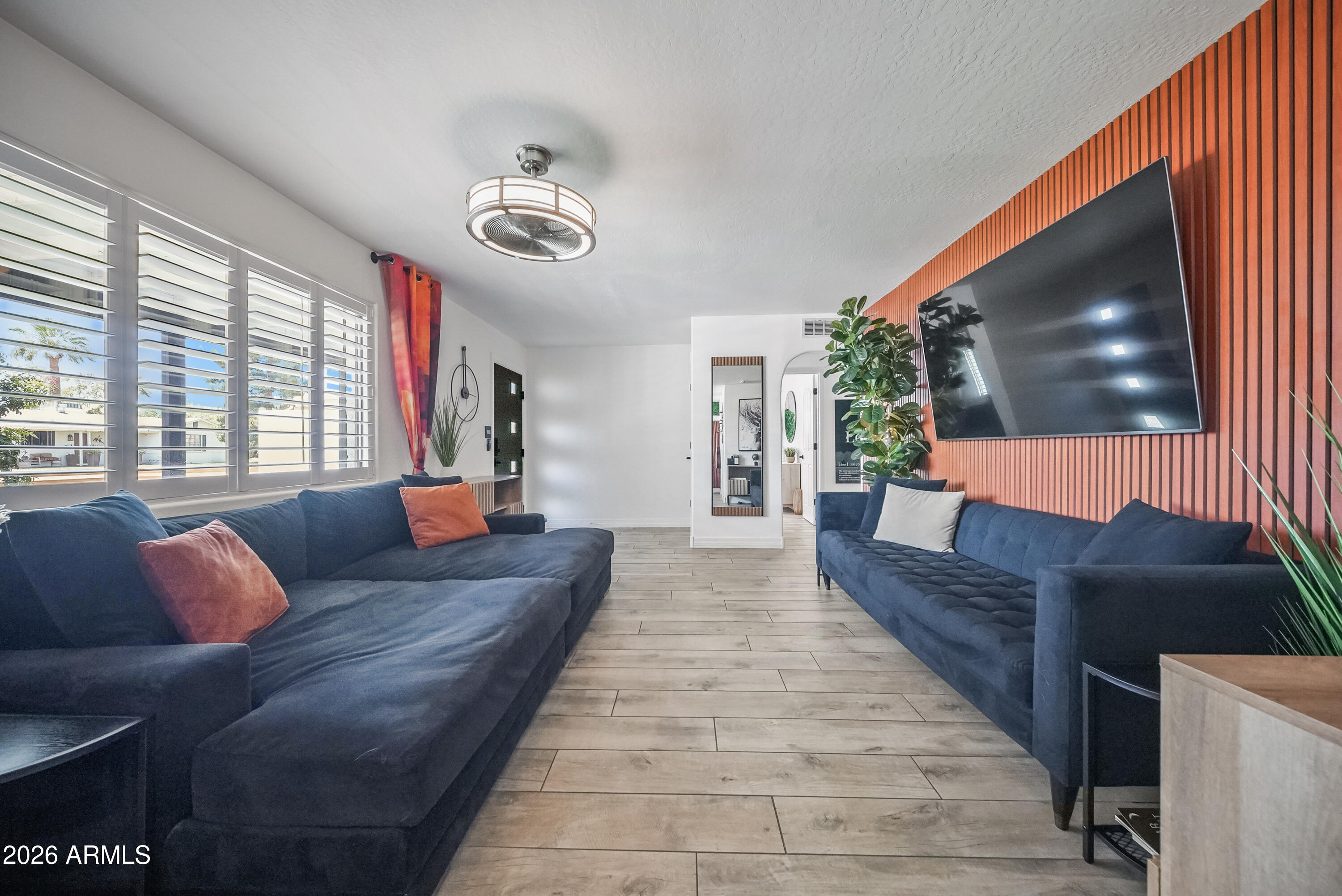 2827 N 69TH Place