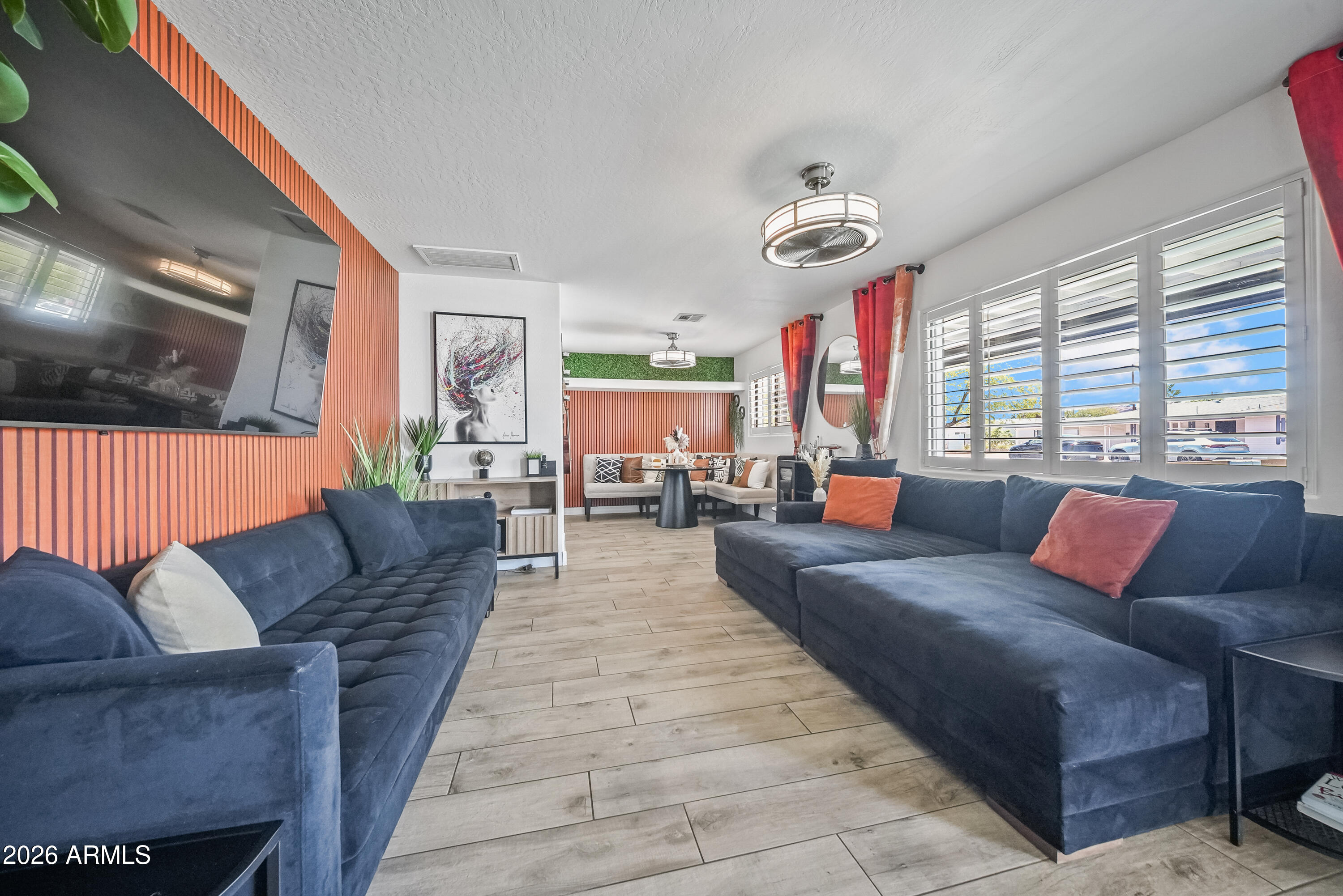 2827 N 69TH Place