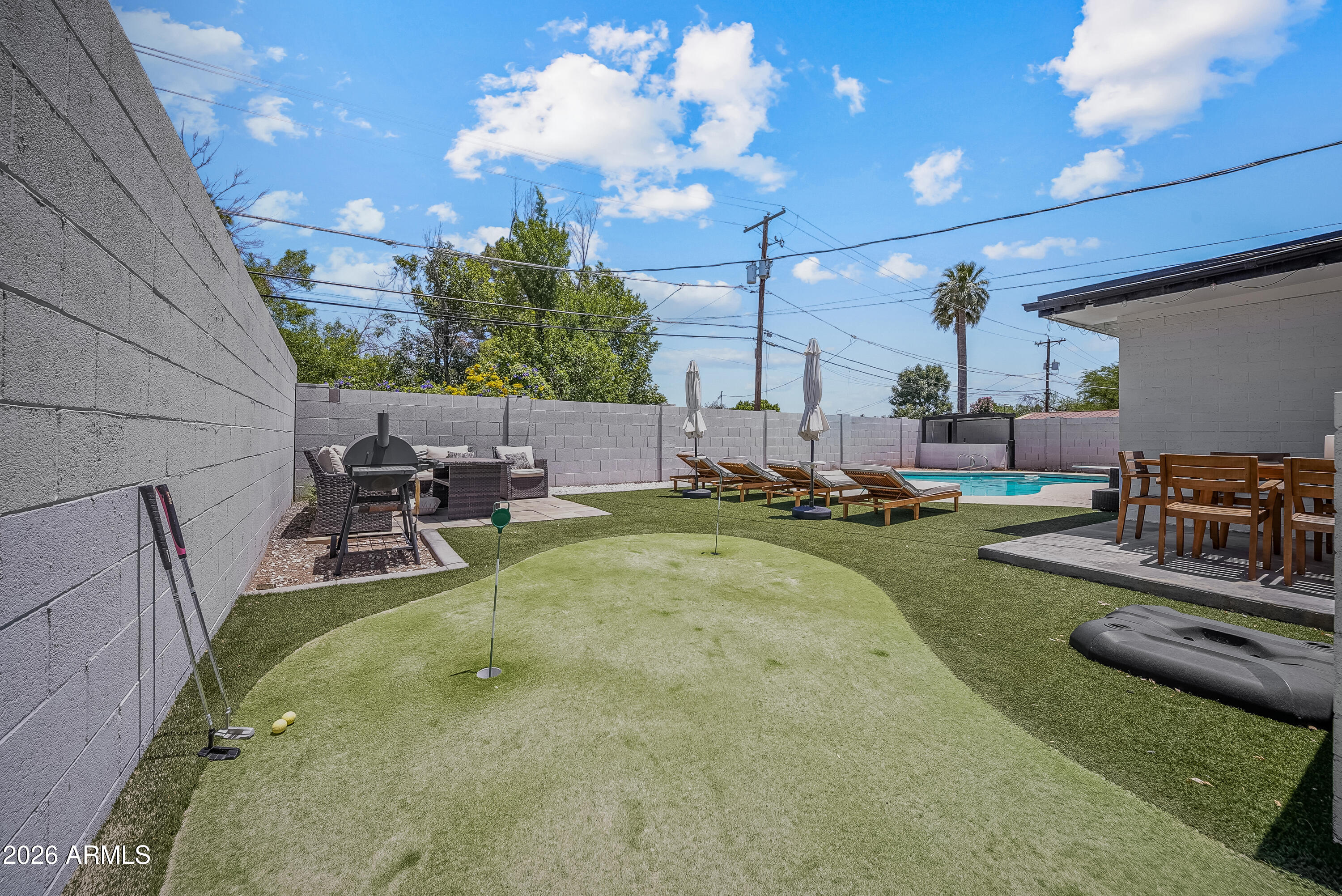 2827 N 69TH Place