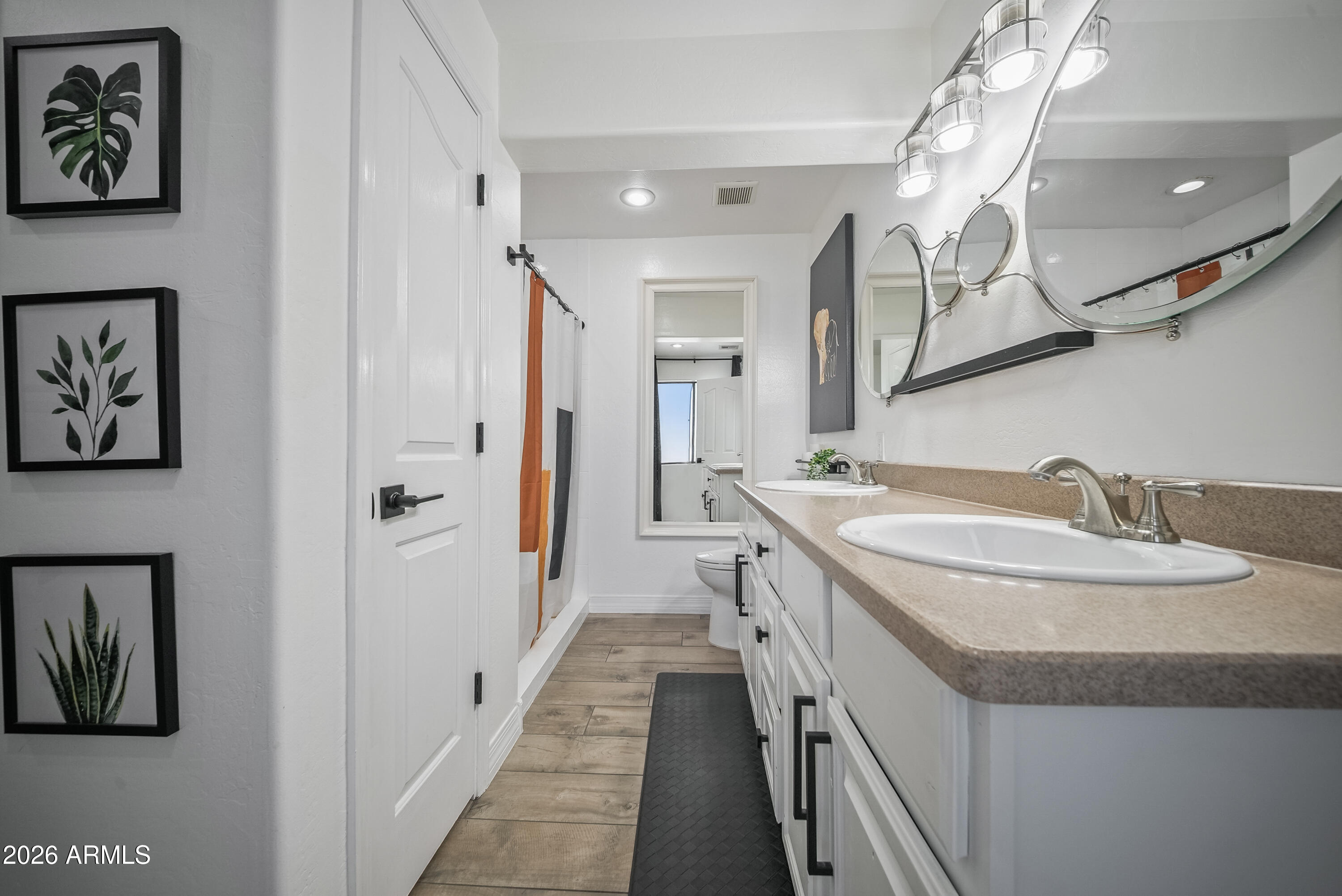 2827 N 69TH Place