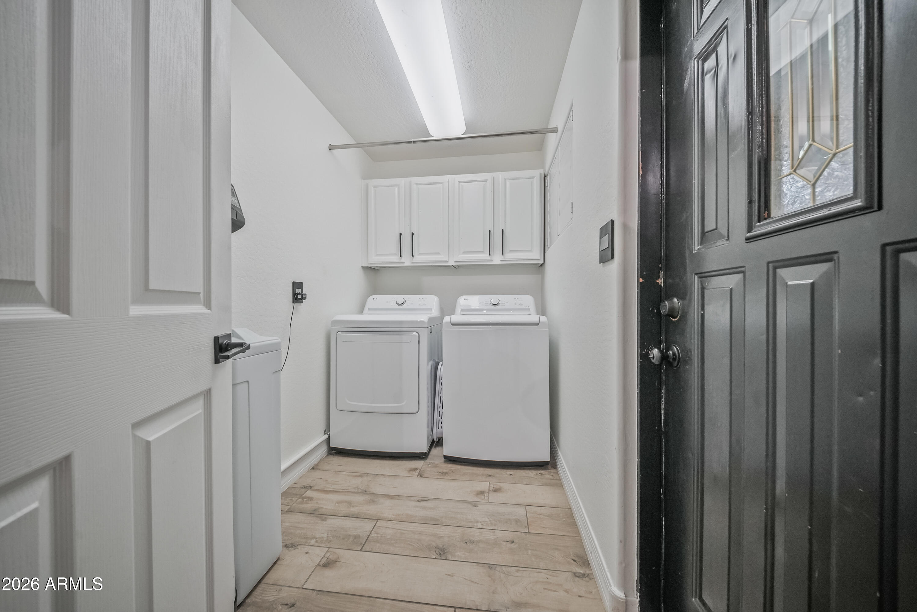 2827 N 69TH Place