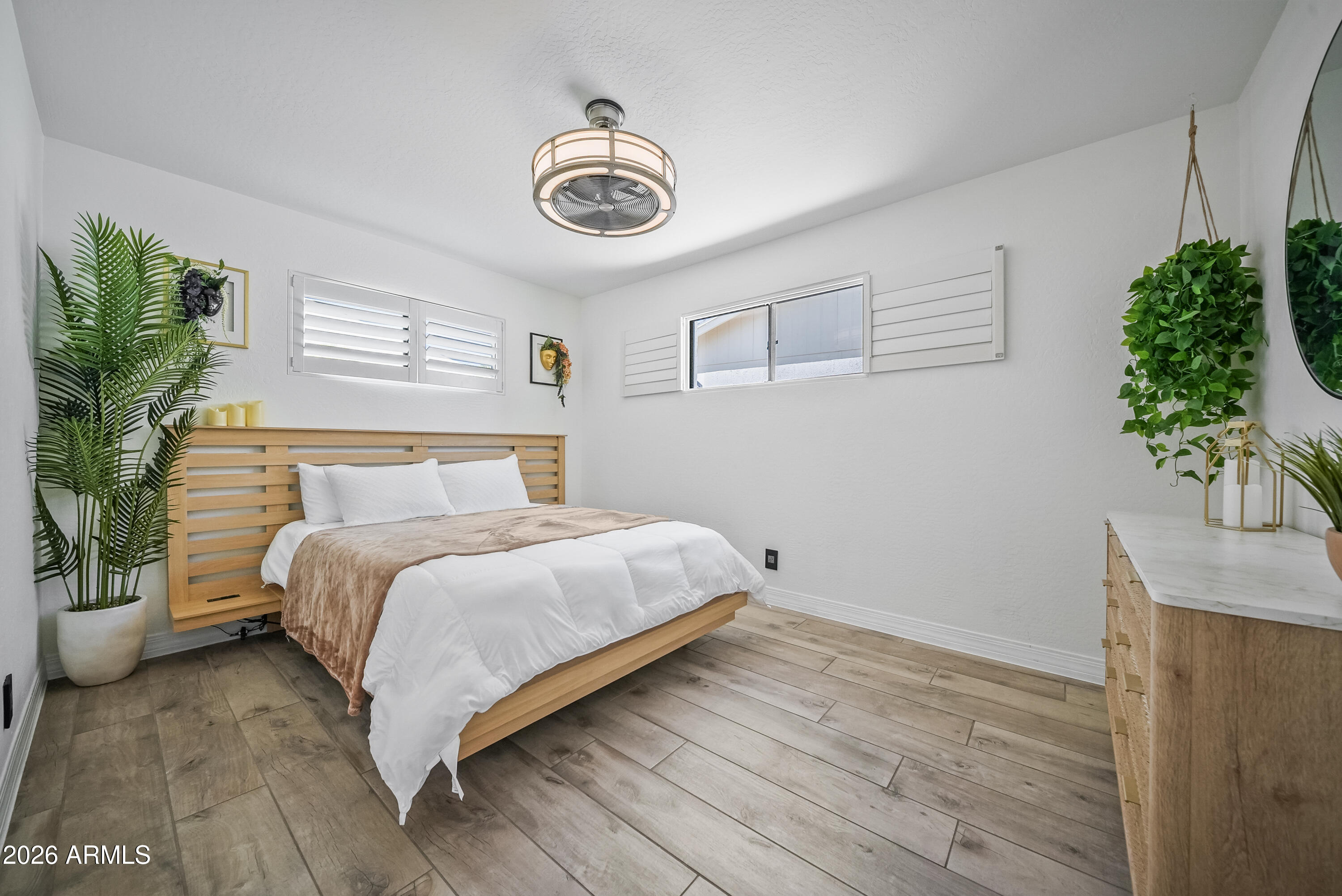 2827 N 69TH Place