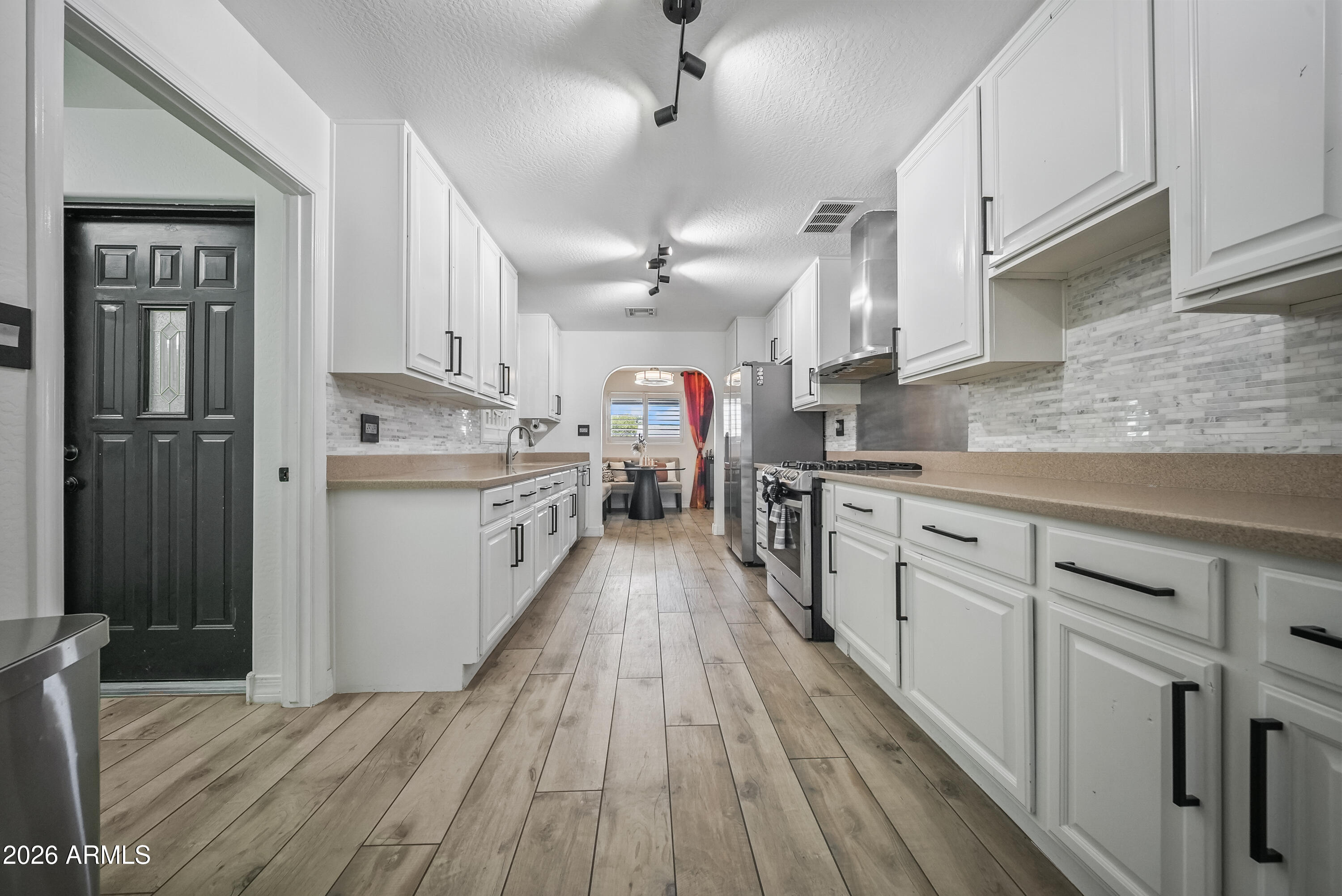 2827 N 69TH Place