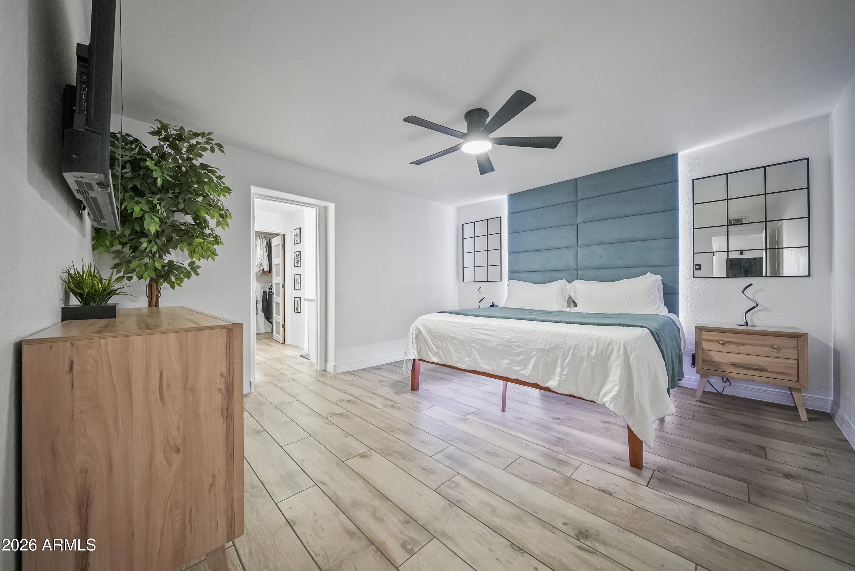 2827 N 69TH Place