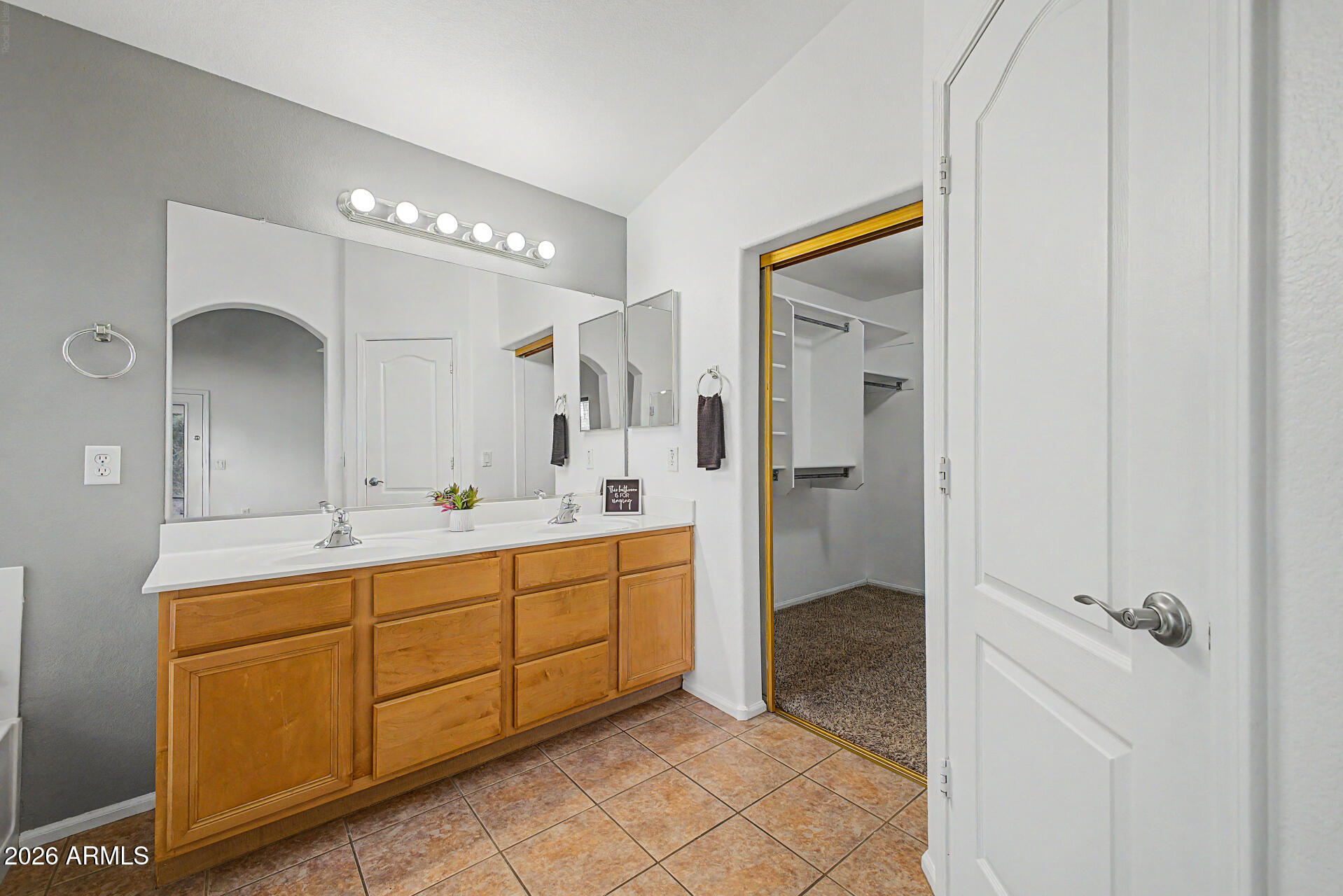 3311 W WALTER Way