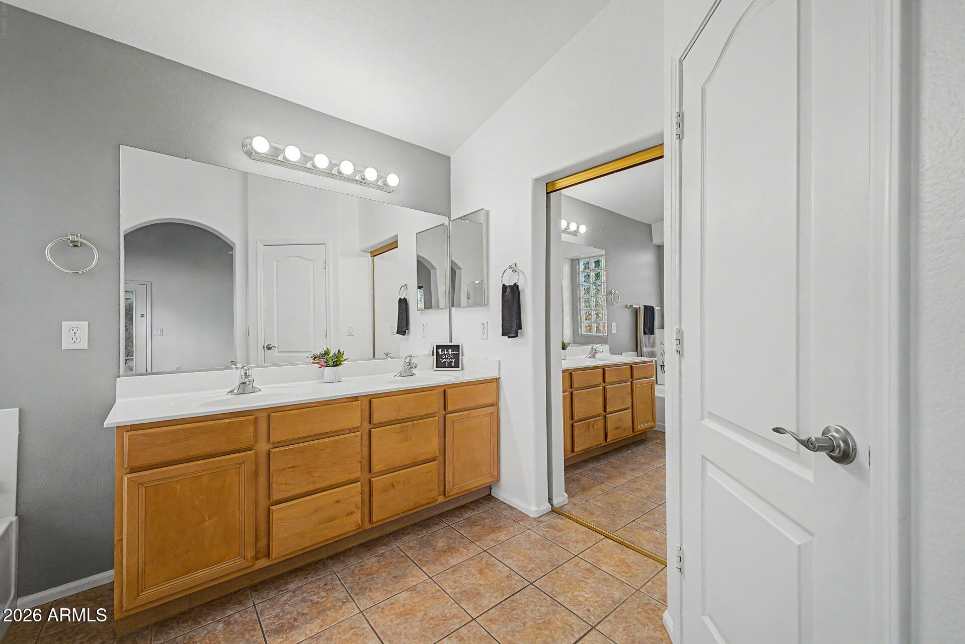 3311 W WALTER Way