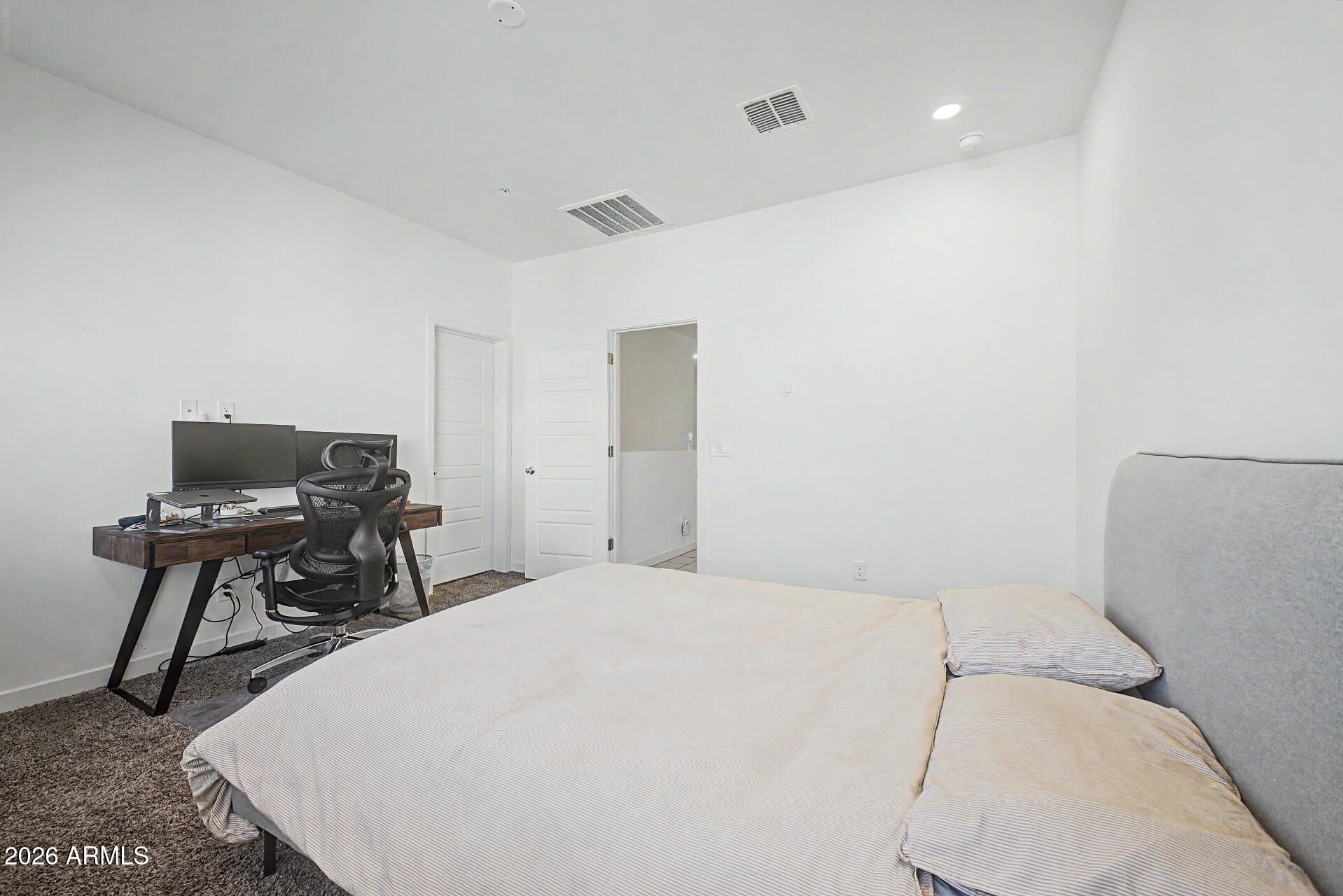 2162 W HARMONT Drive