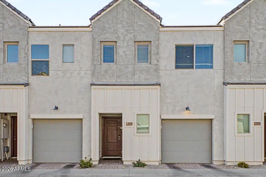2162 W HARMONT Drive