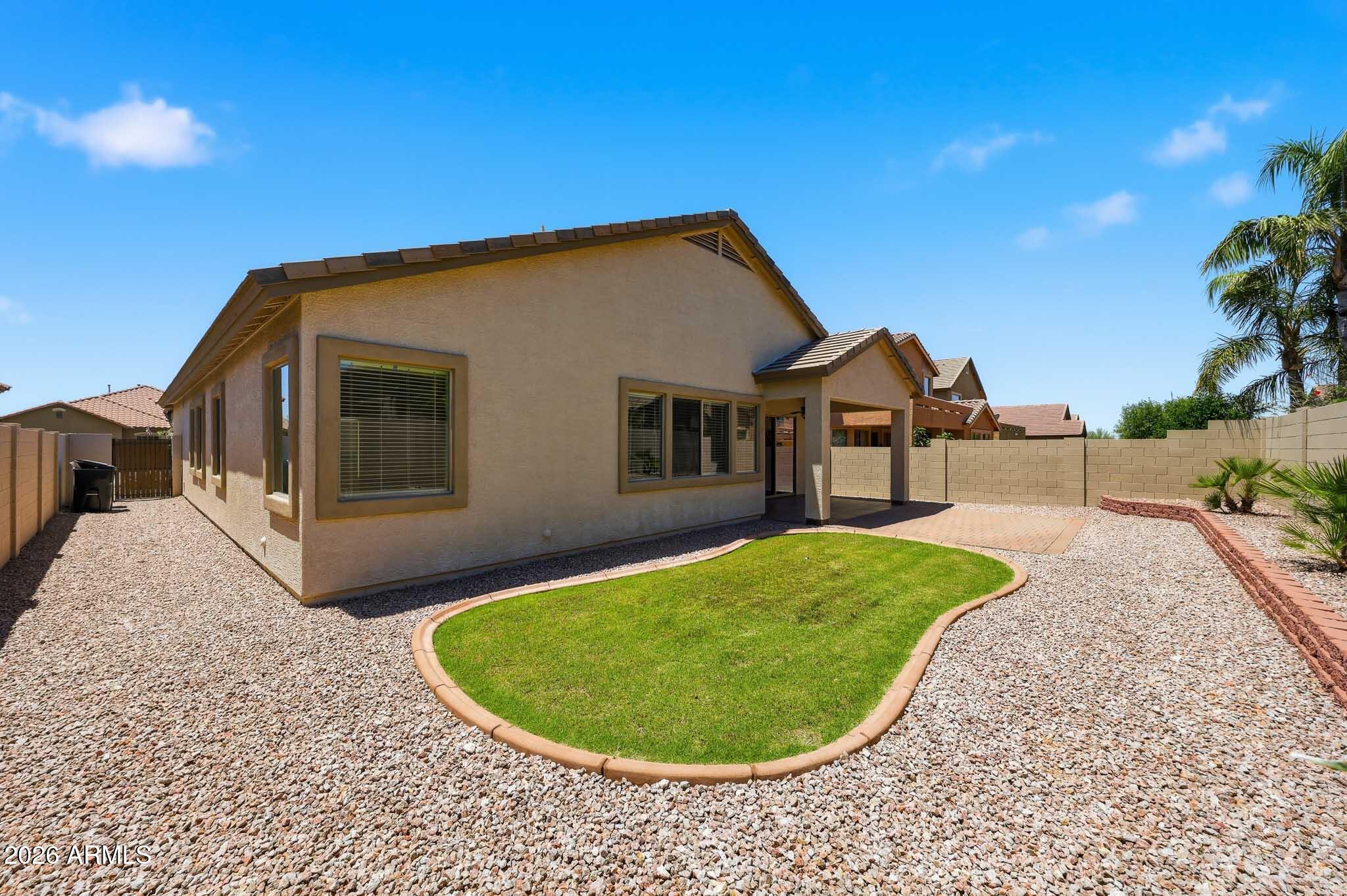 2418 W RED RANGE Way