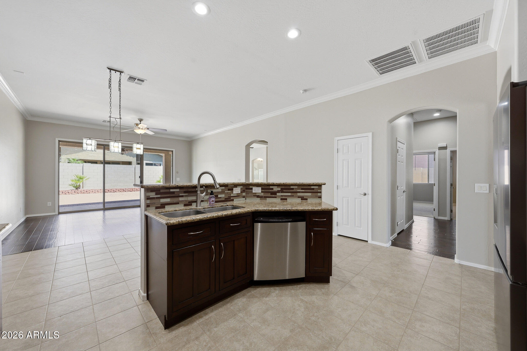 2418 W RED RANGE Way