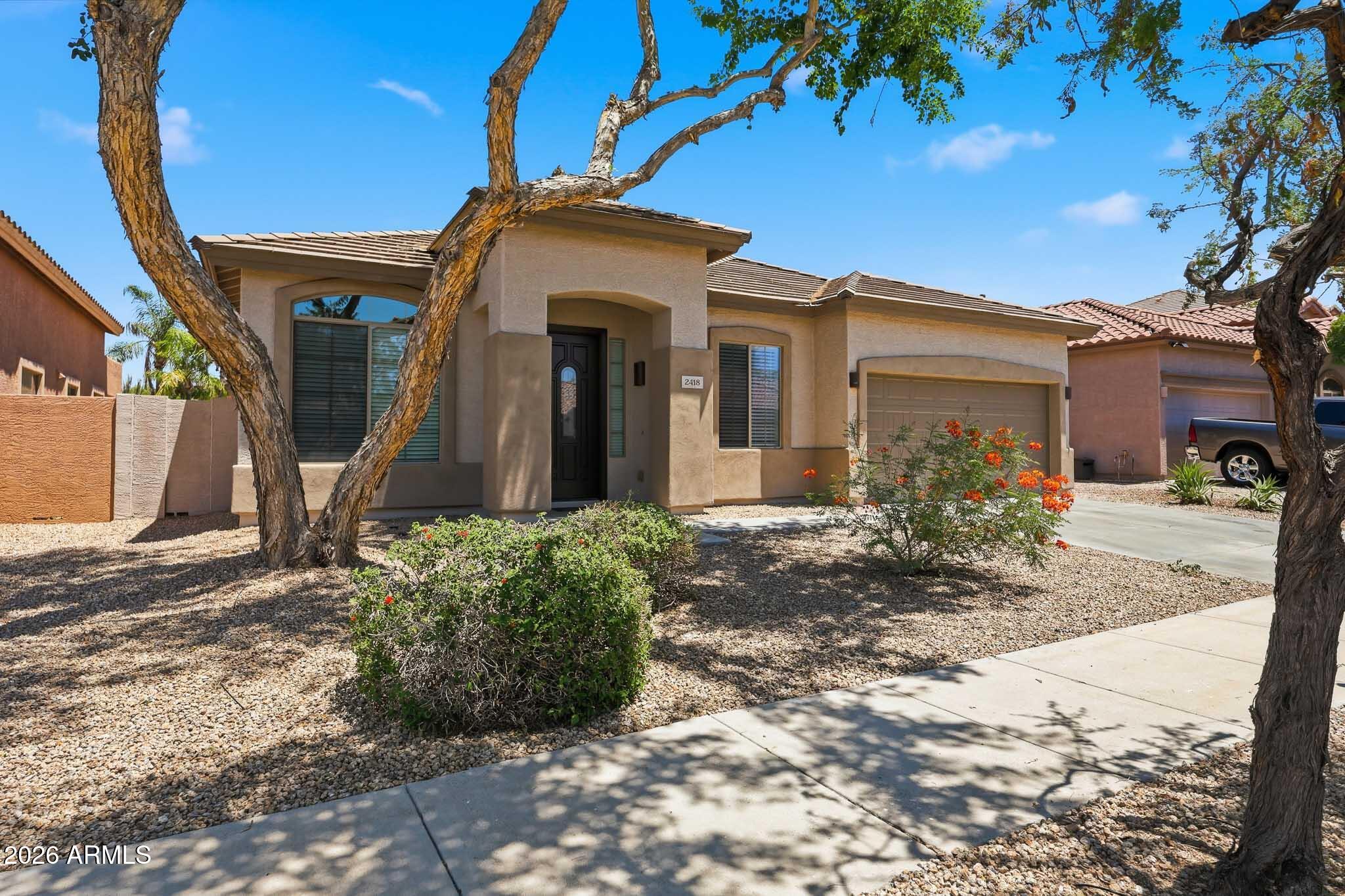 2418 W RED RANGE Way
