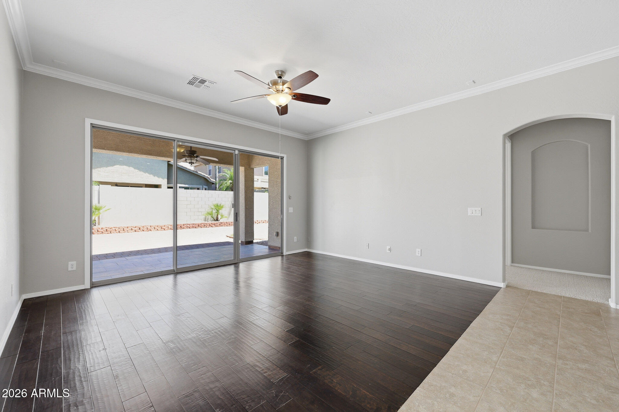 2418 W RED RANGE Way