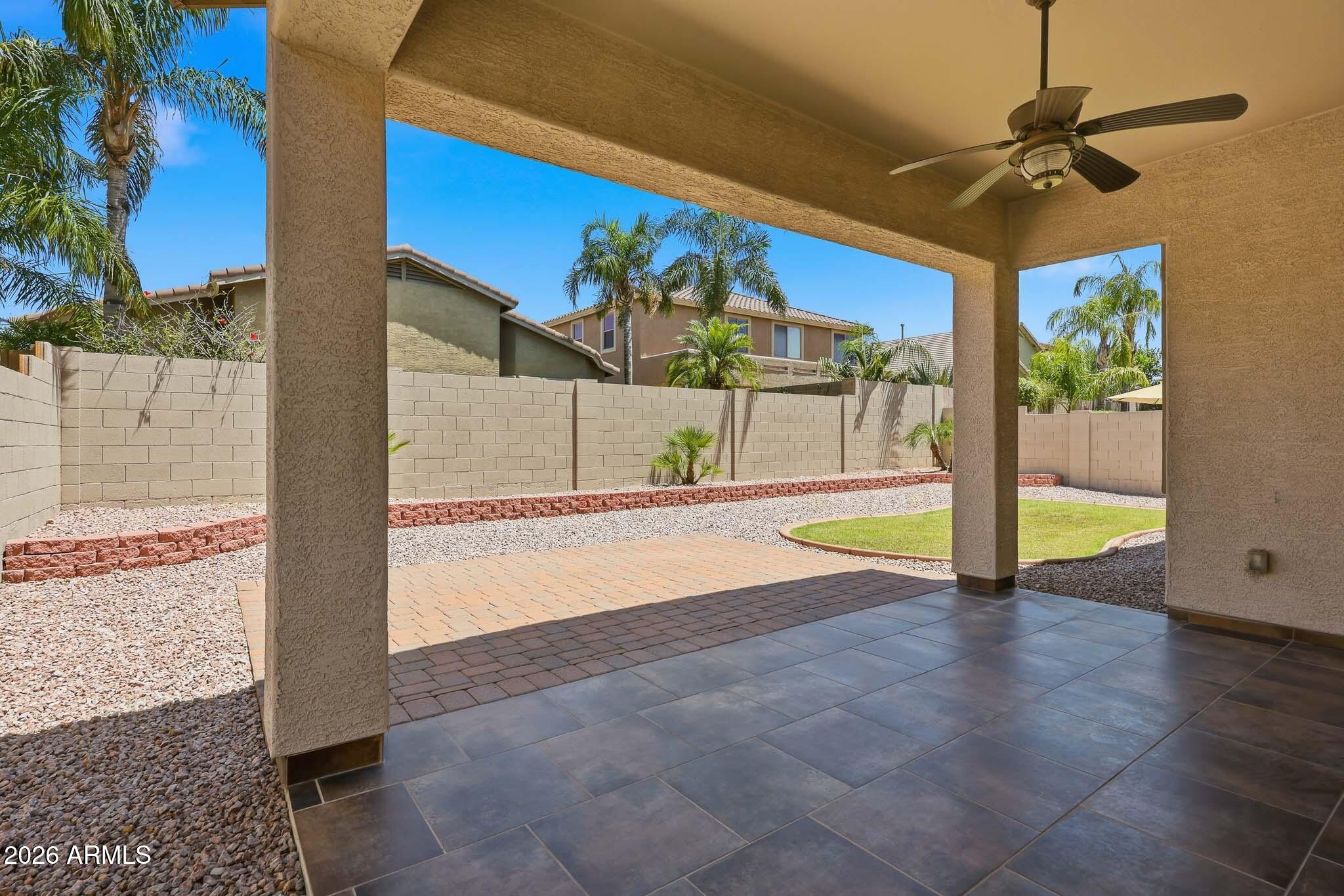 2418 W RED RANGE Way