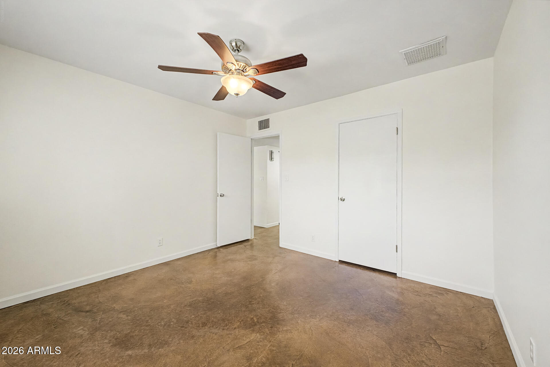29 E FOOTHILL Drive