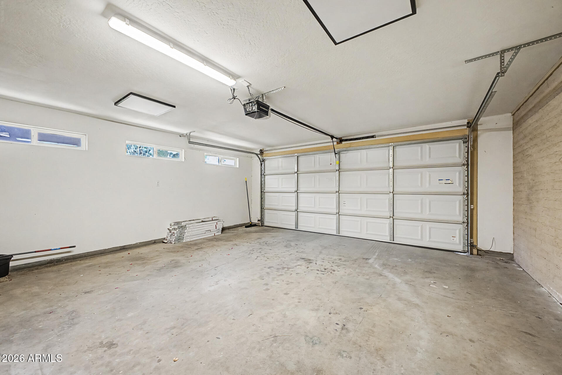 29 E FOOTHILL Drive