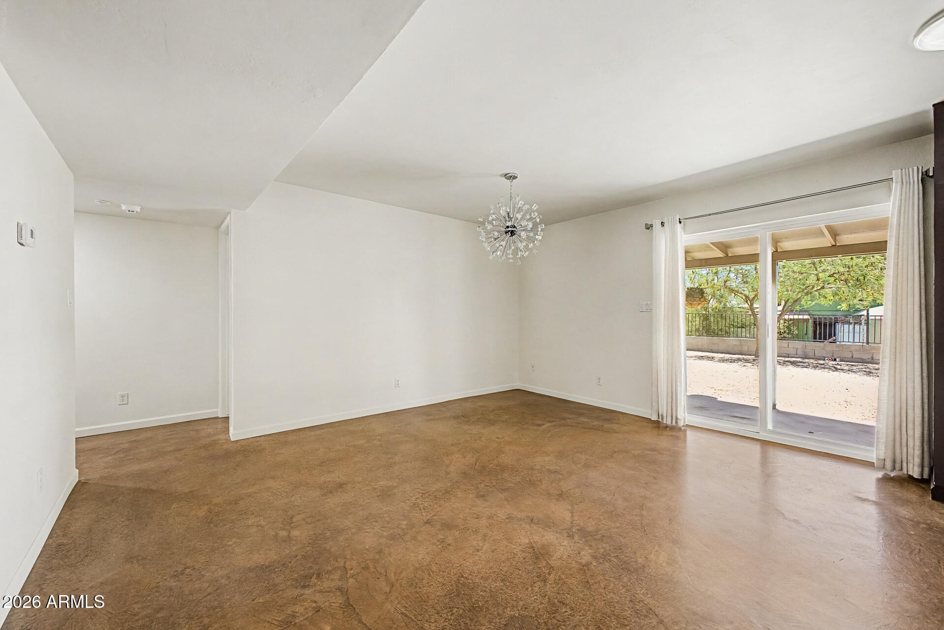 29 E FOOTHILL Drive