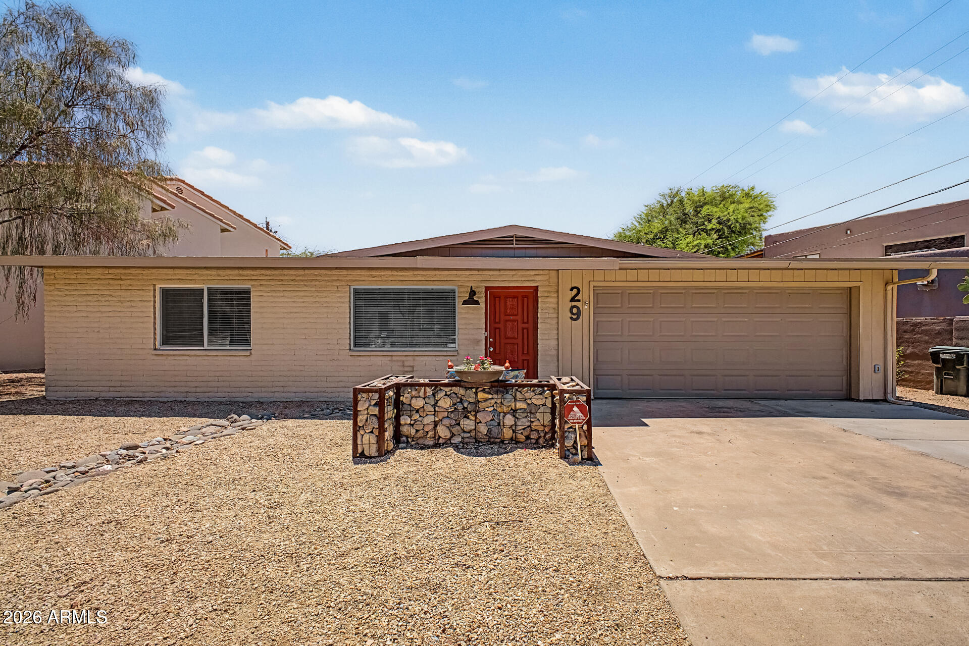 29 E FOOTHILL Drive