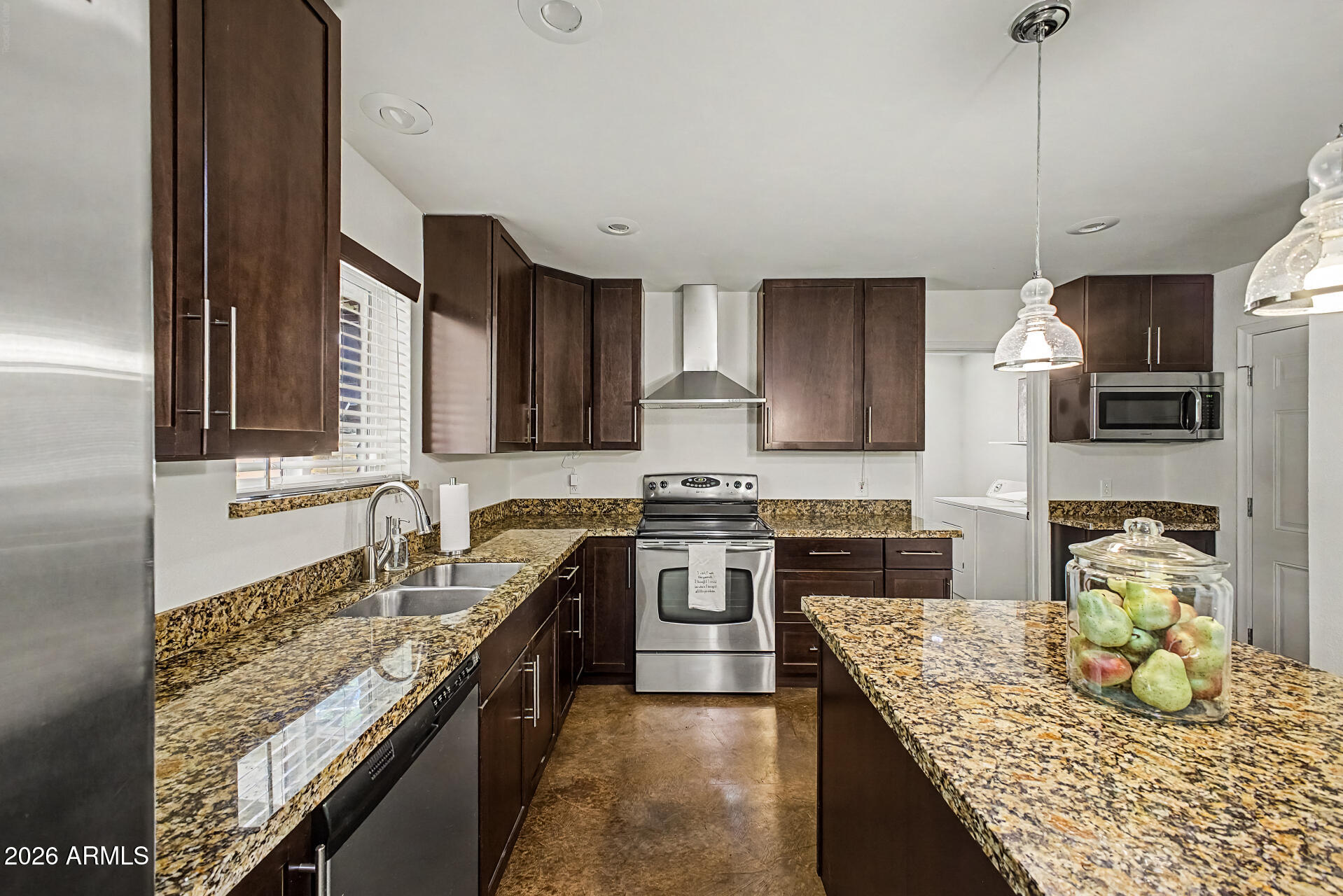 29 E FOOTHILL Drive