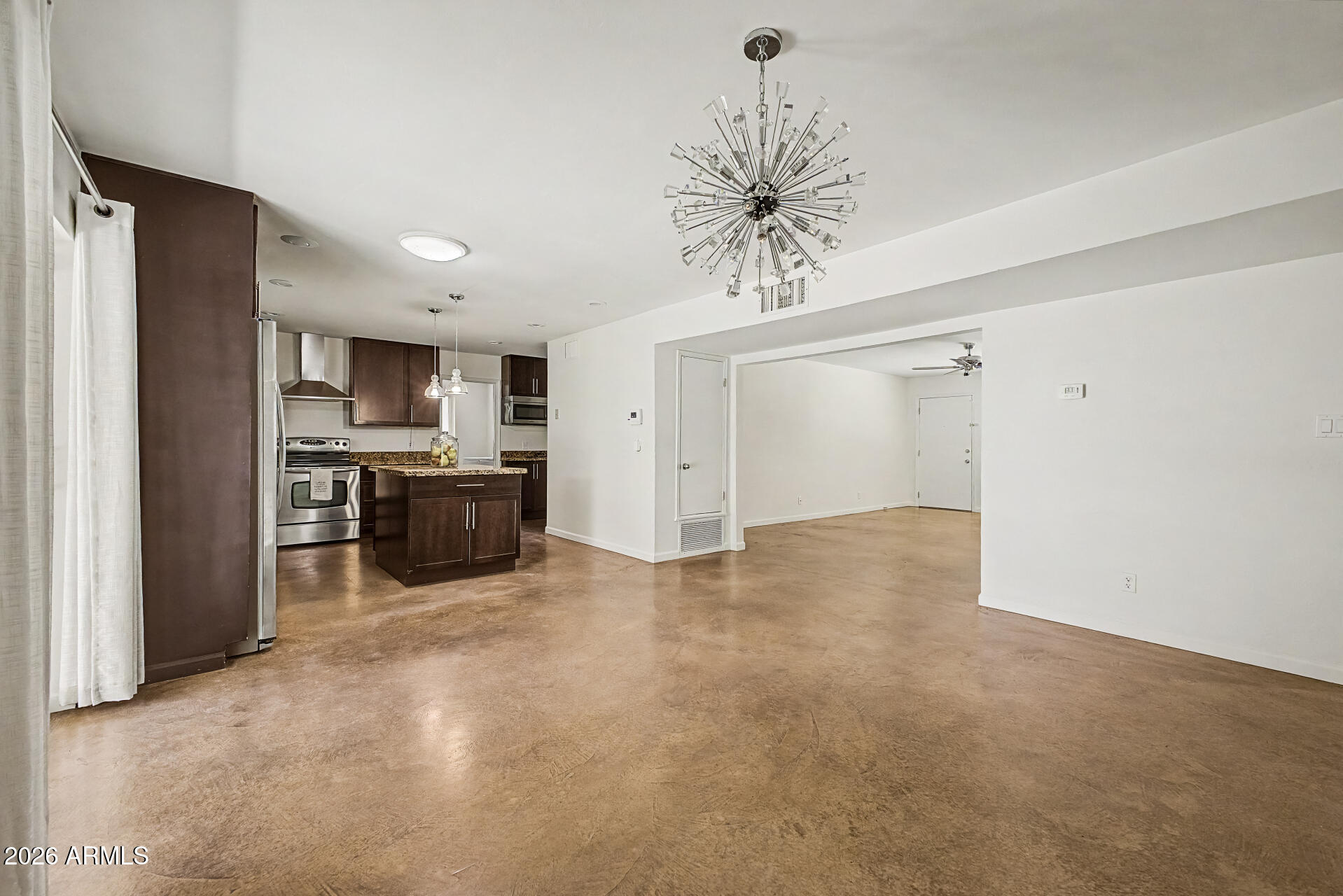 29 E FOOTHILL Drive