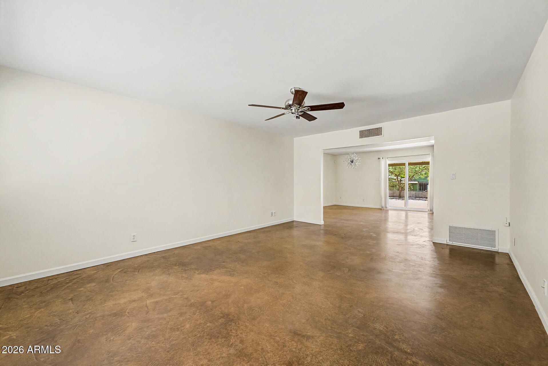 29 E FOOTHILL Drive