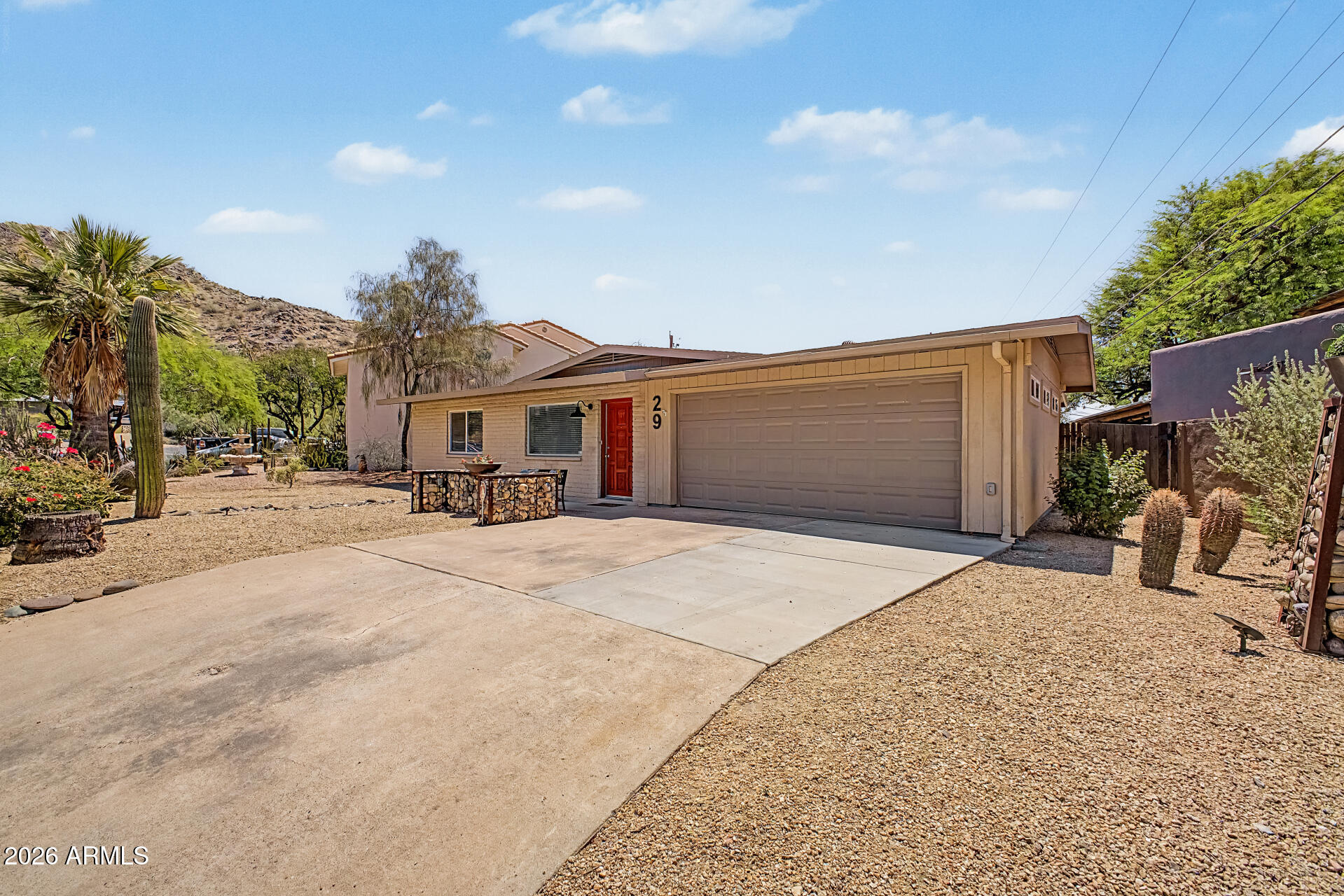29 E FOOTHILL Drive