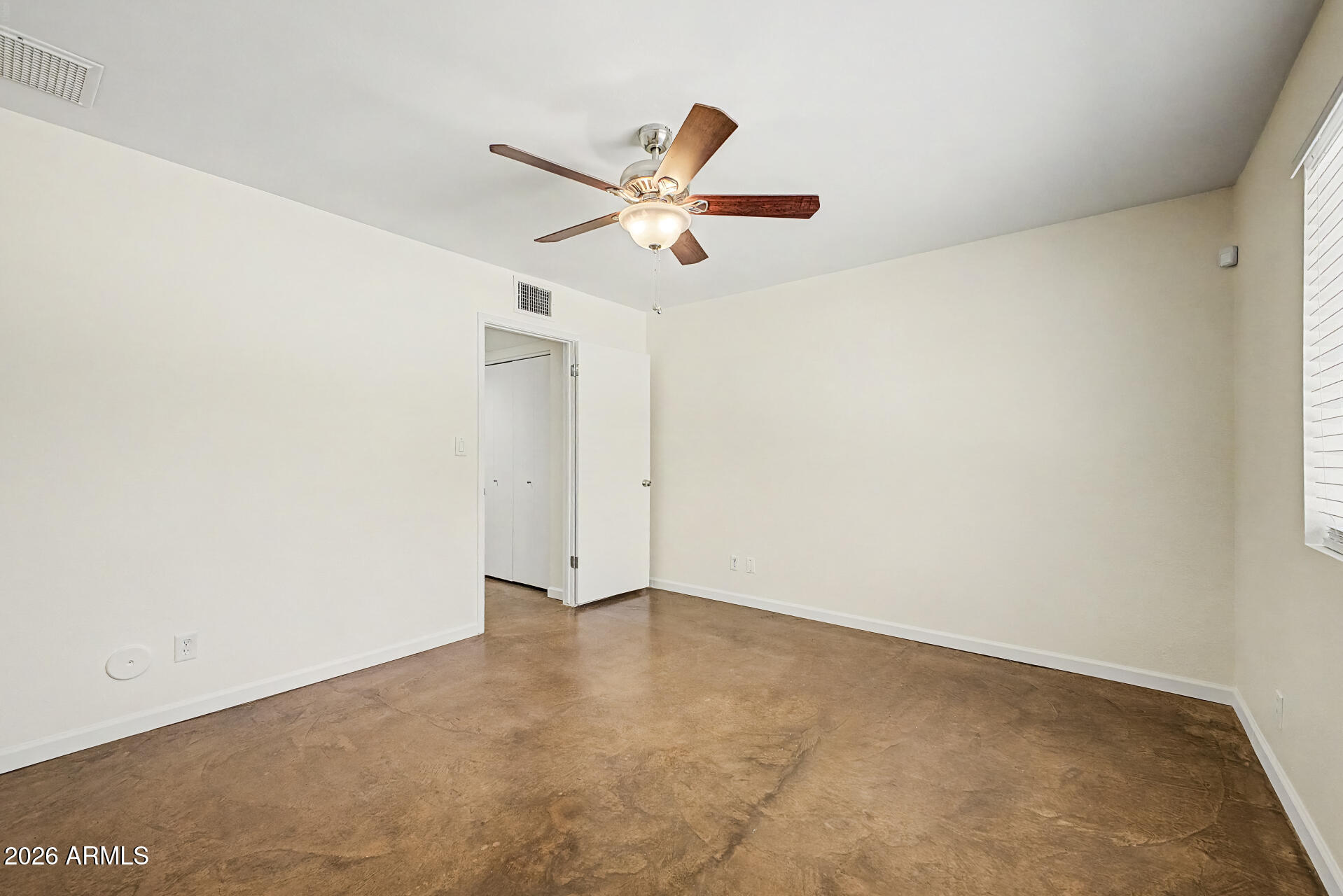 29 E FOOTHILL Drive