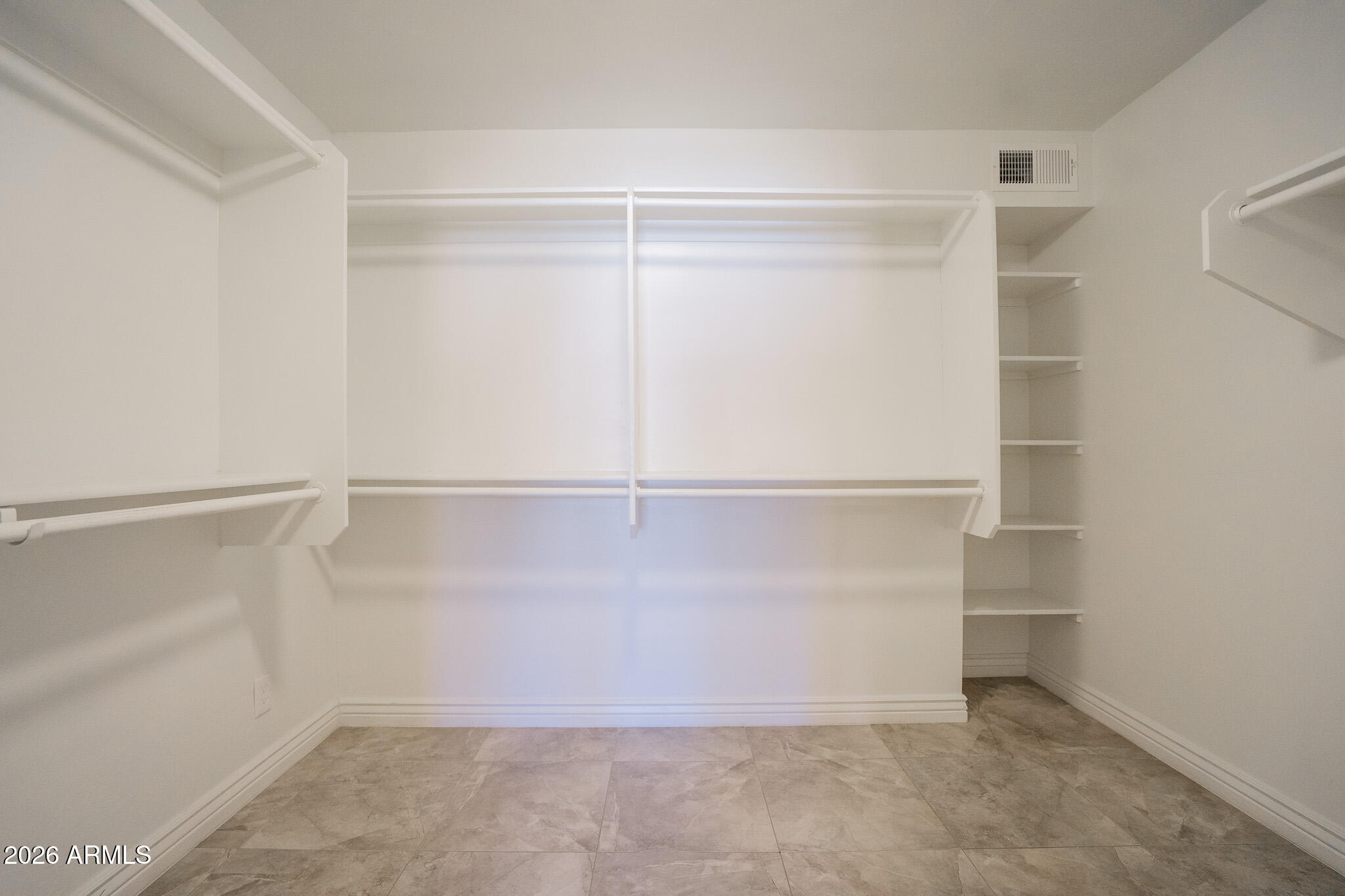 1008 E Citrus Way