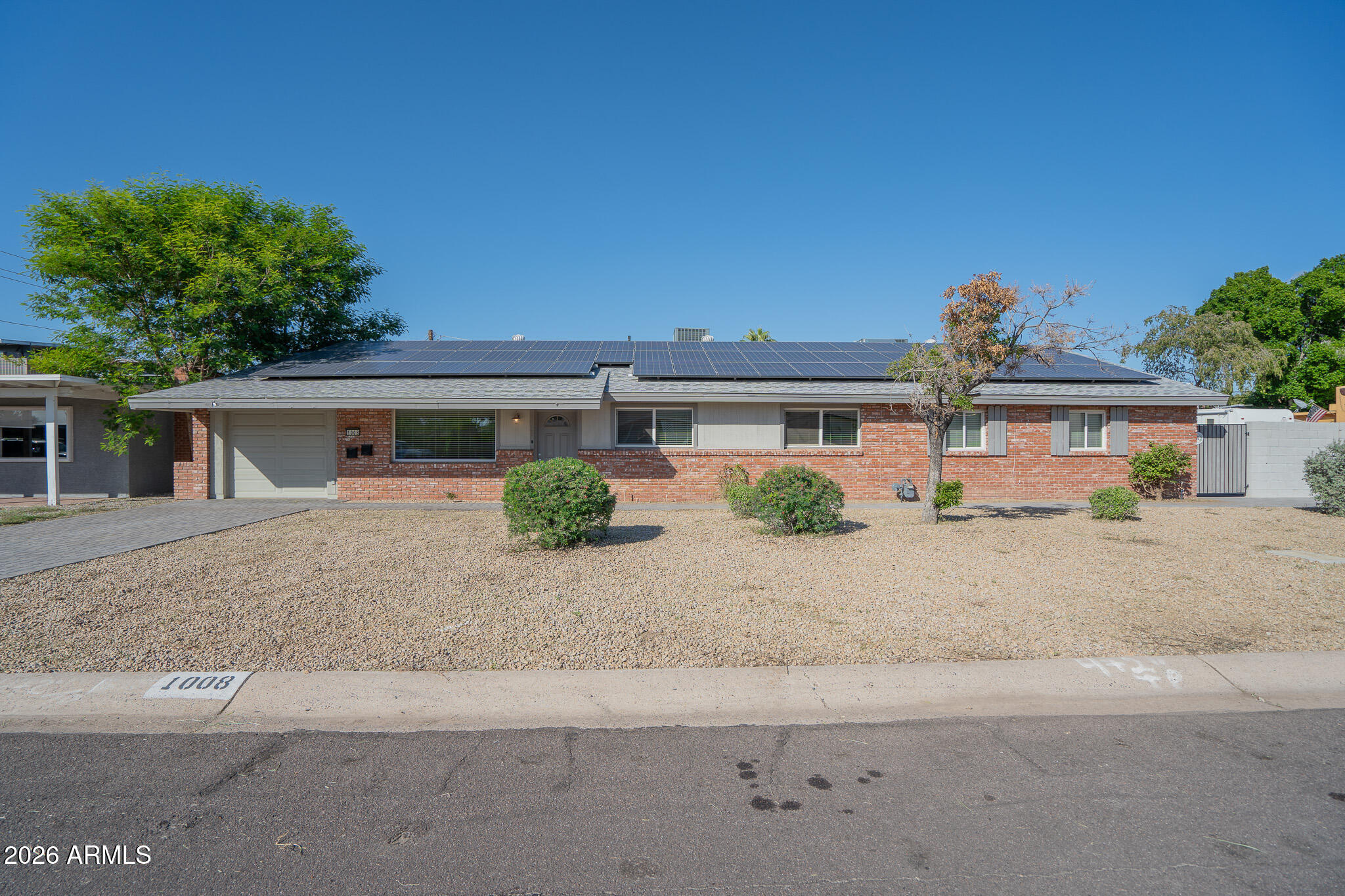 1008 E Citrus Way