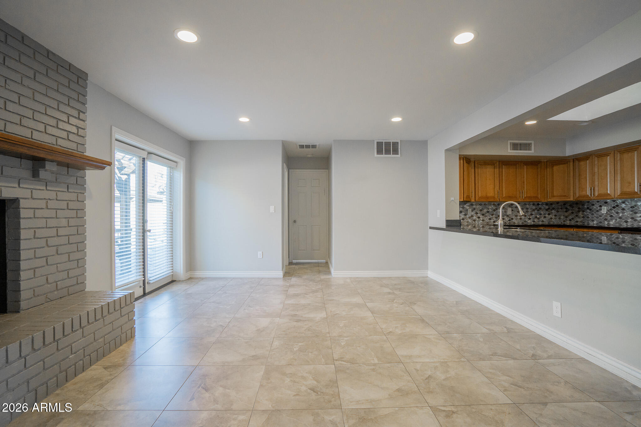 1008 E Citrus Way