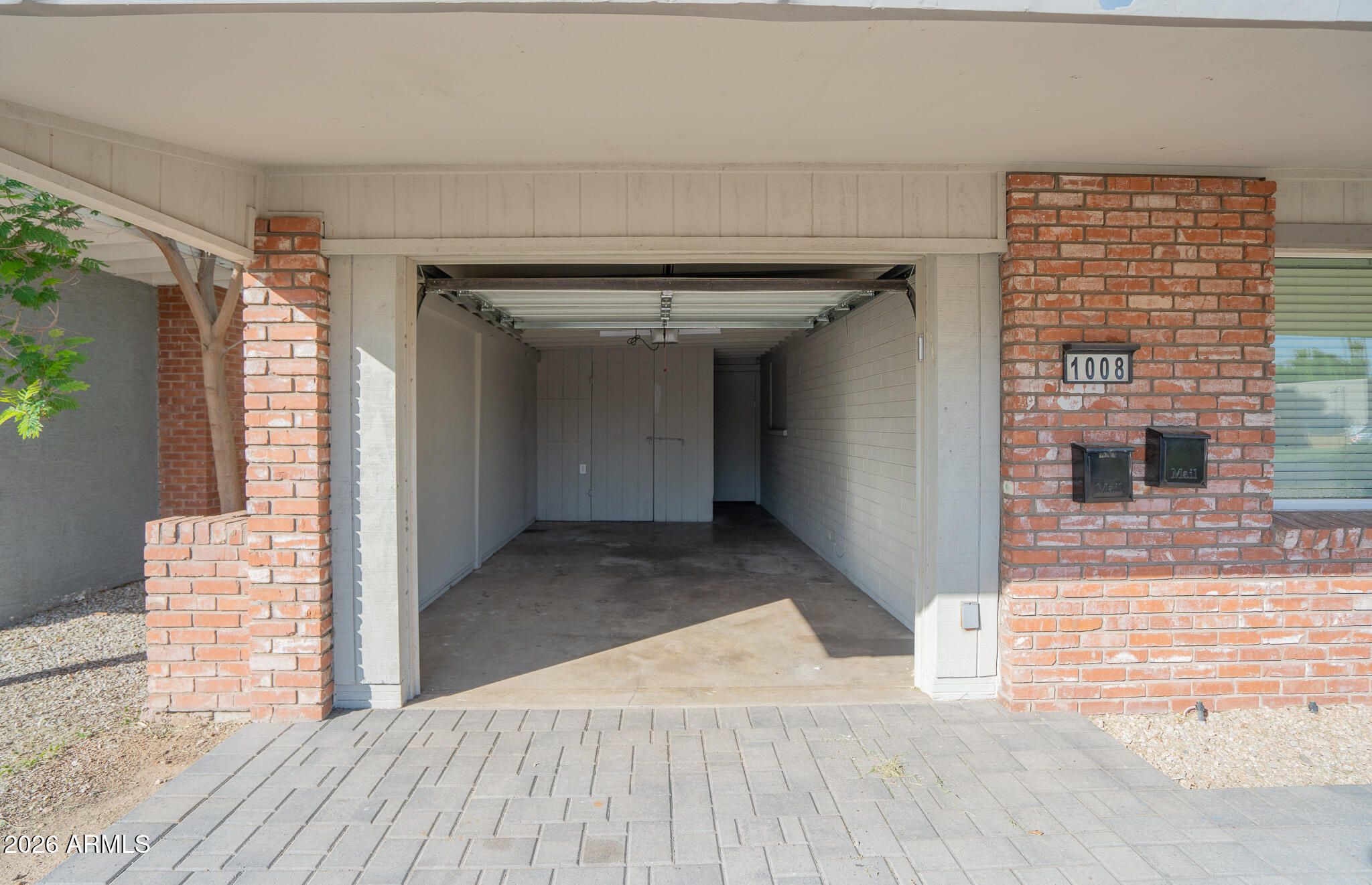 1008 E Citrus Way