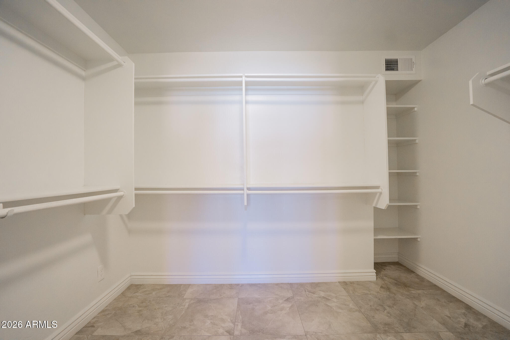 1008 E Citrus Way