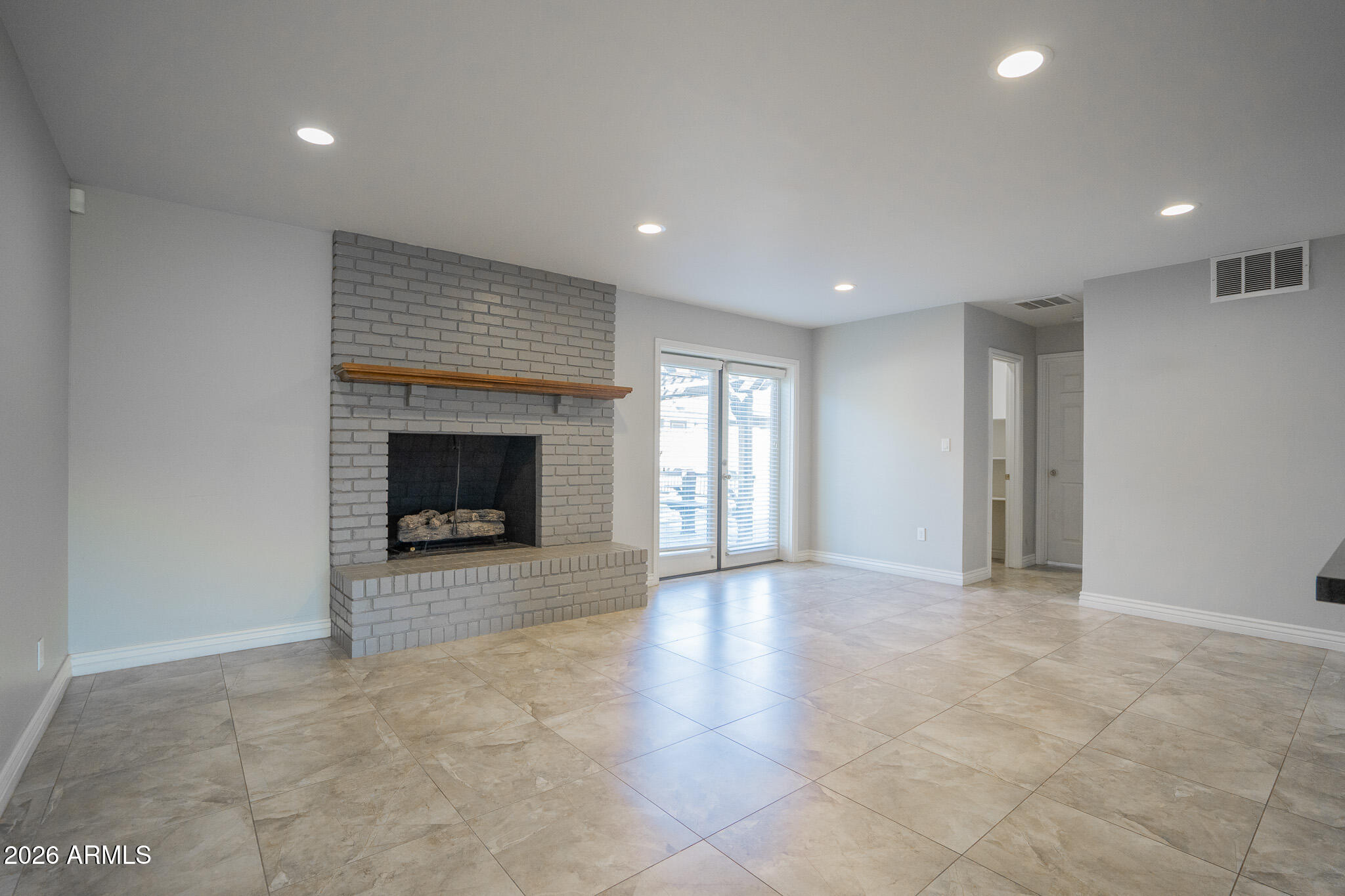 1008 E Citrus Way