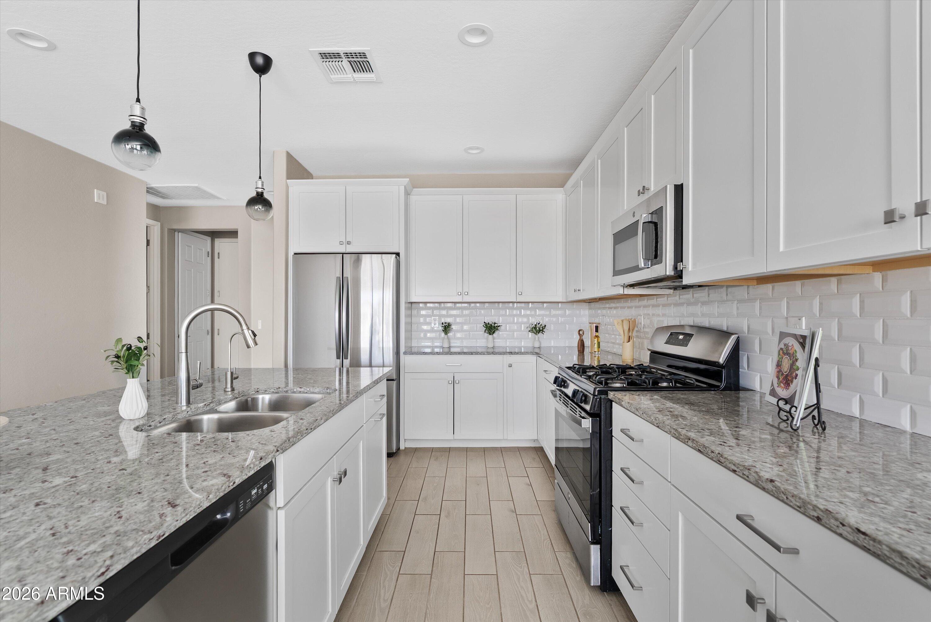 40699 W LITTLE Drive