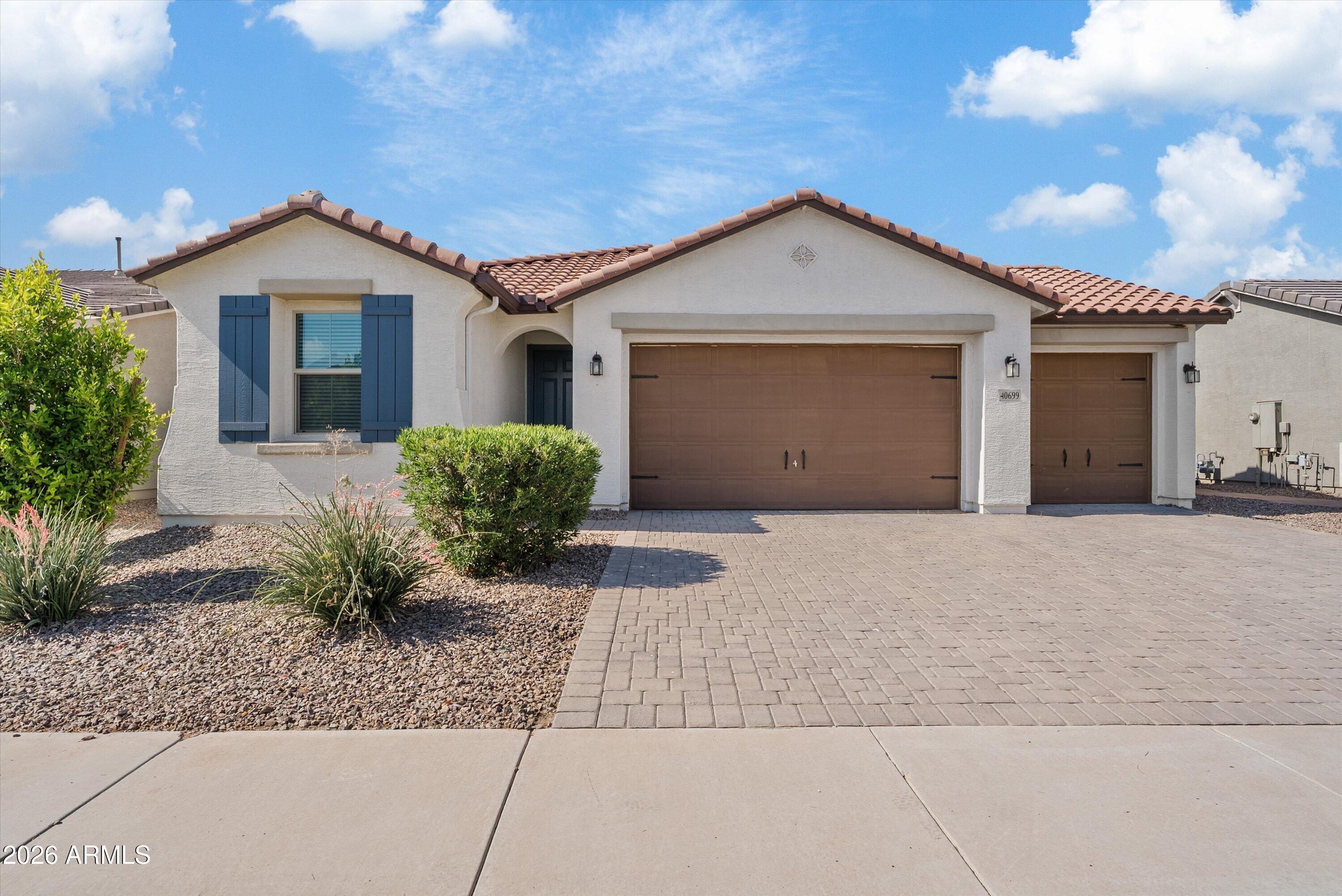 40699 W LITTLE Drive