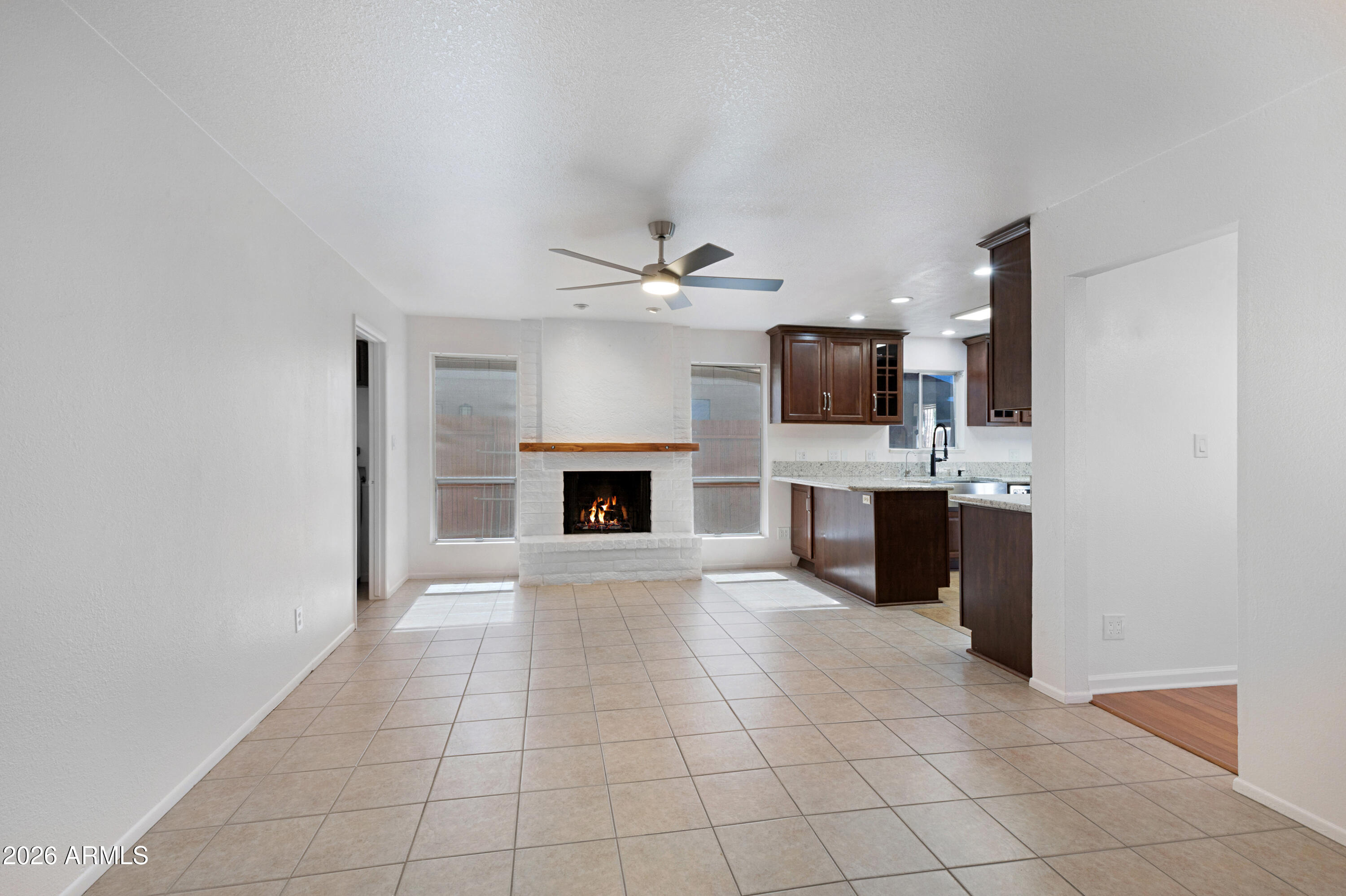 4056 W MERCER Lane