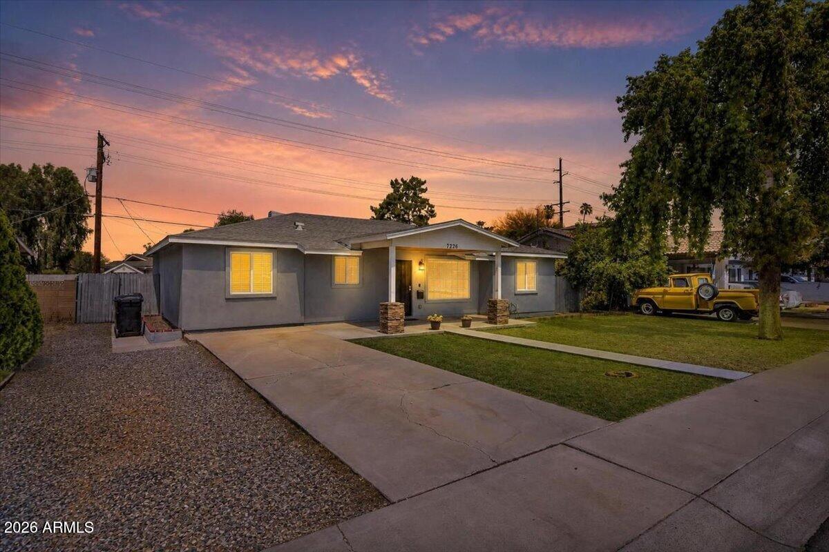 7226 N 23RD Avenue