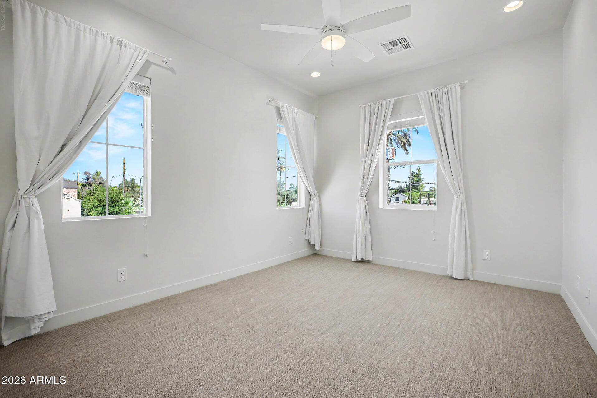 40 W FRIER Drive