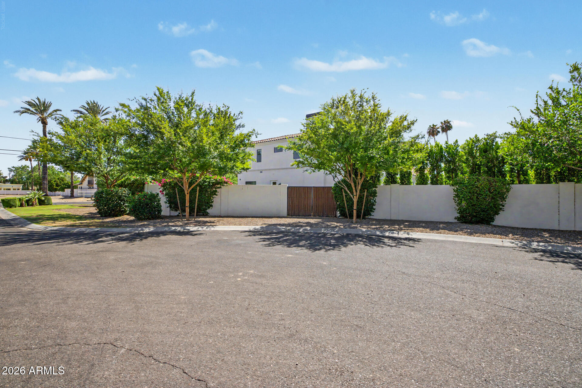 40 W FRIER Drive