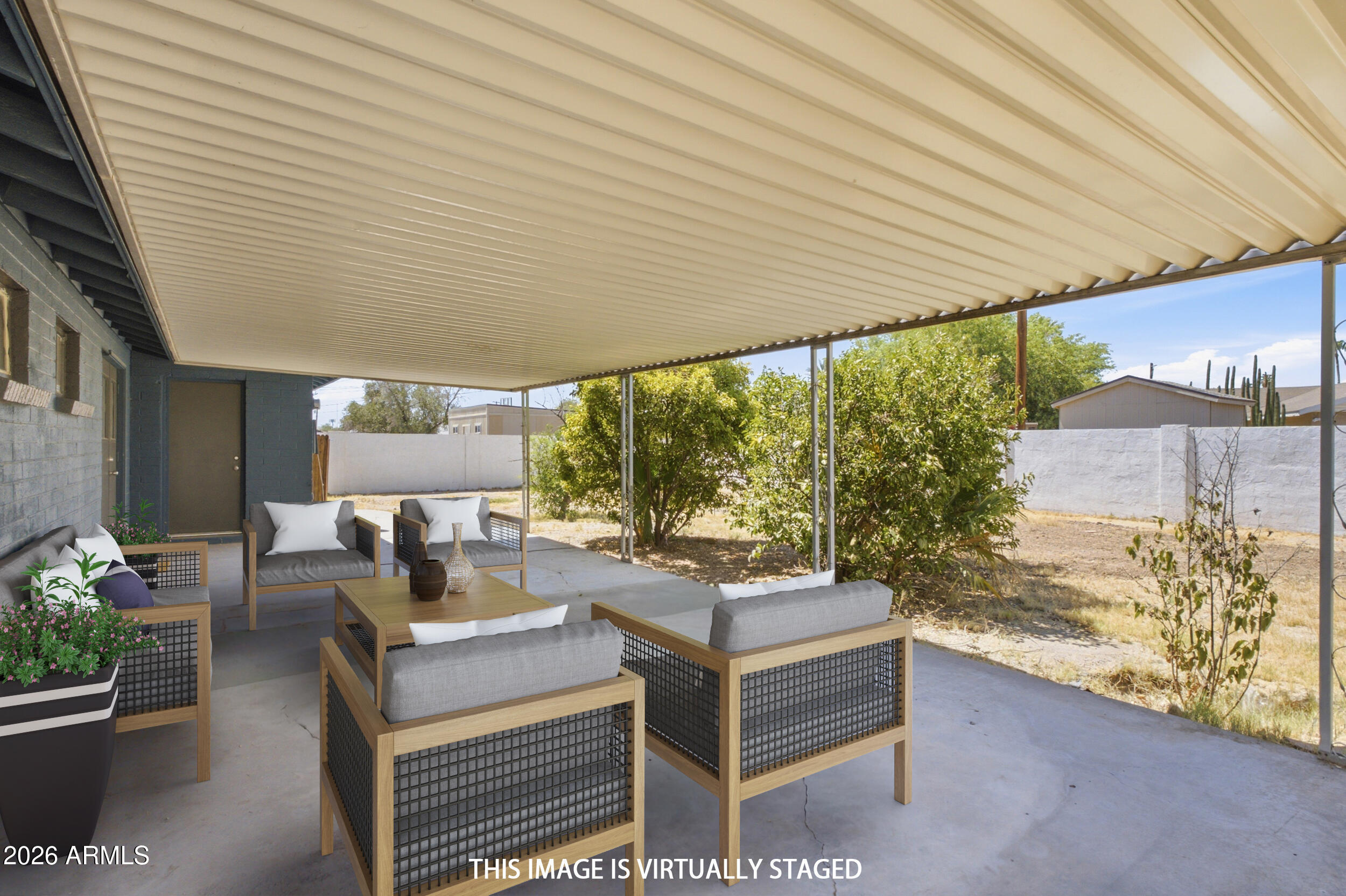 2114 W RANCHO Drive