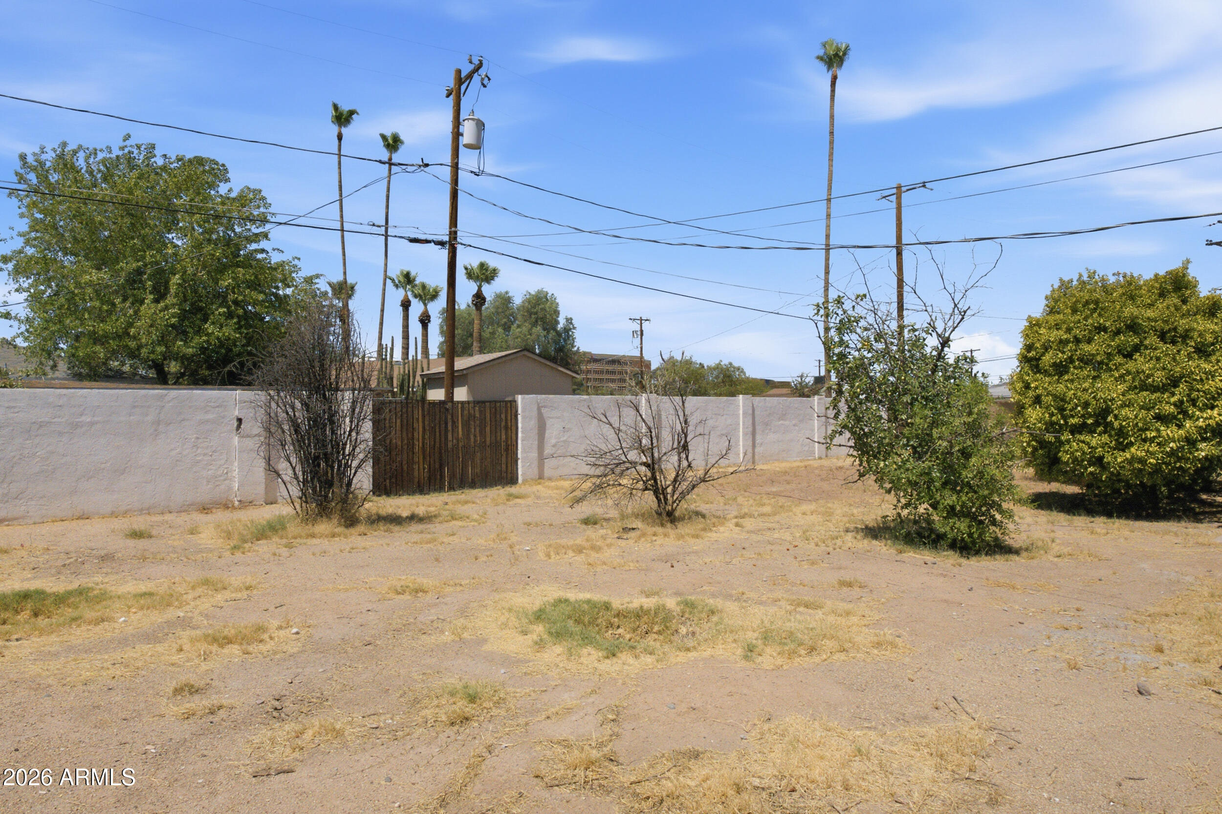 2114 W RANCHO Drive