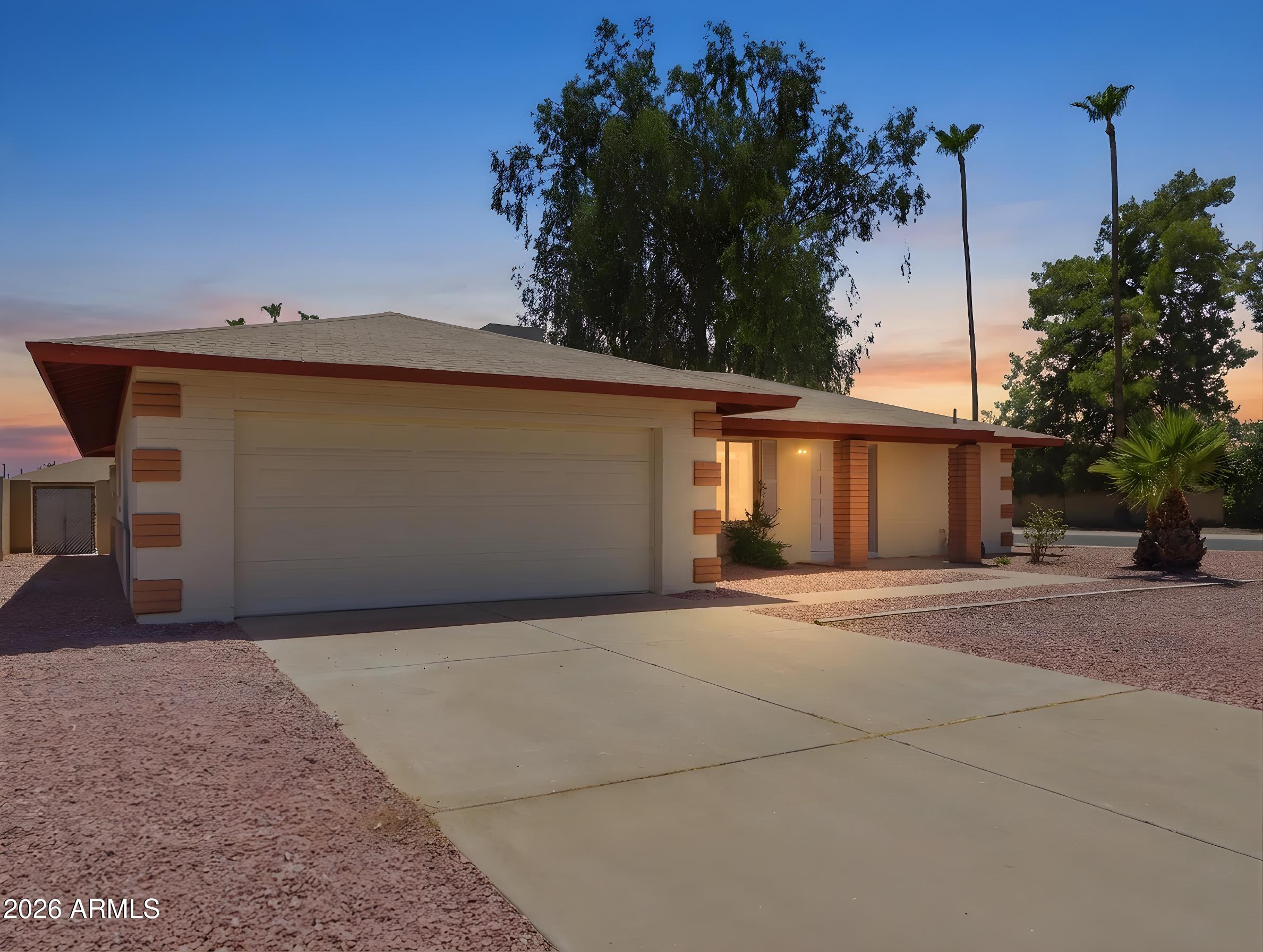 2949 W CACTUS WREN Drive