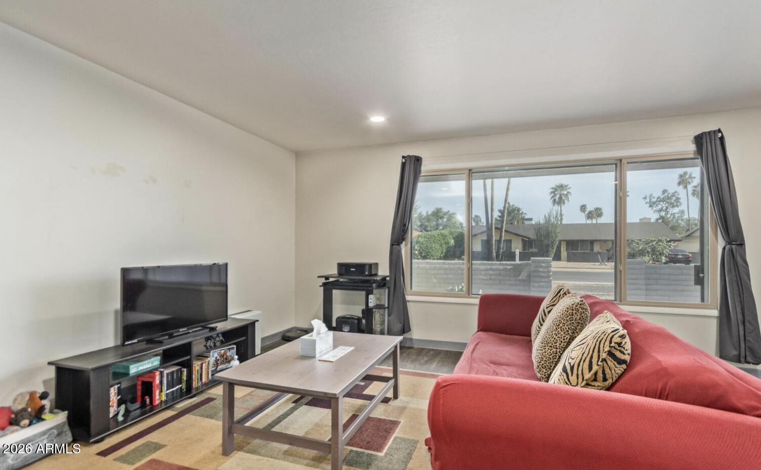 1922 E LAGUNA Drive