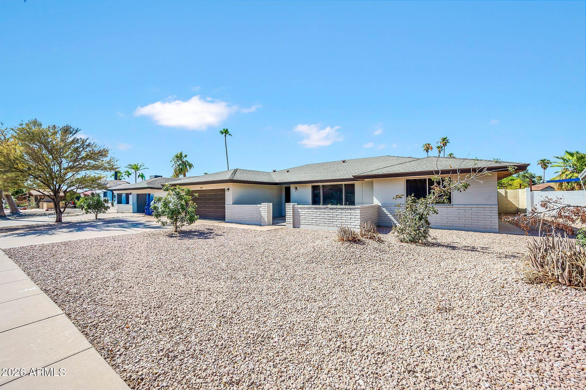 1922 E LAGUNA Drive