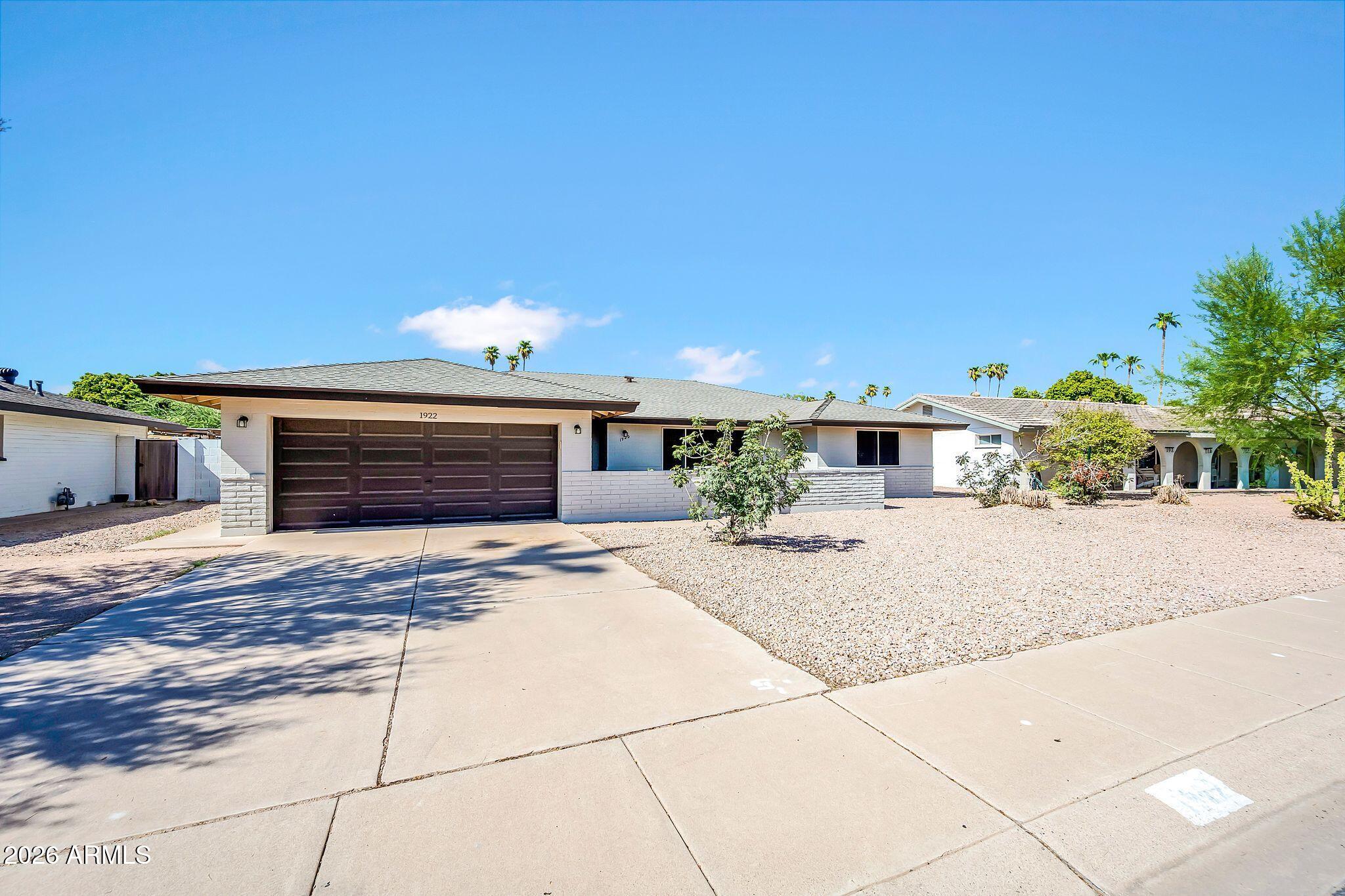 1922 E LAGUNA Drive