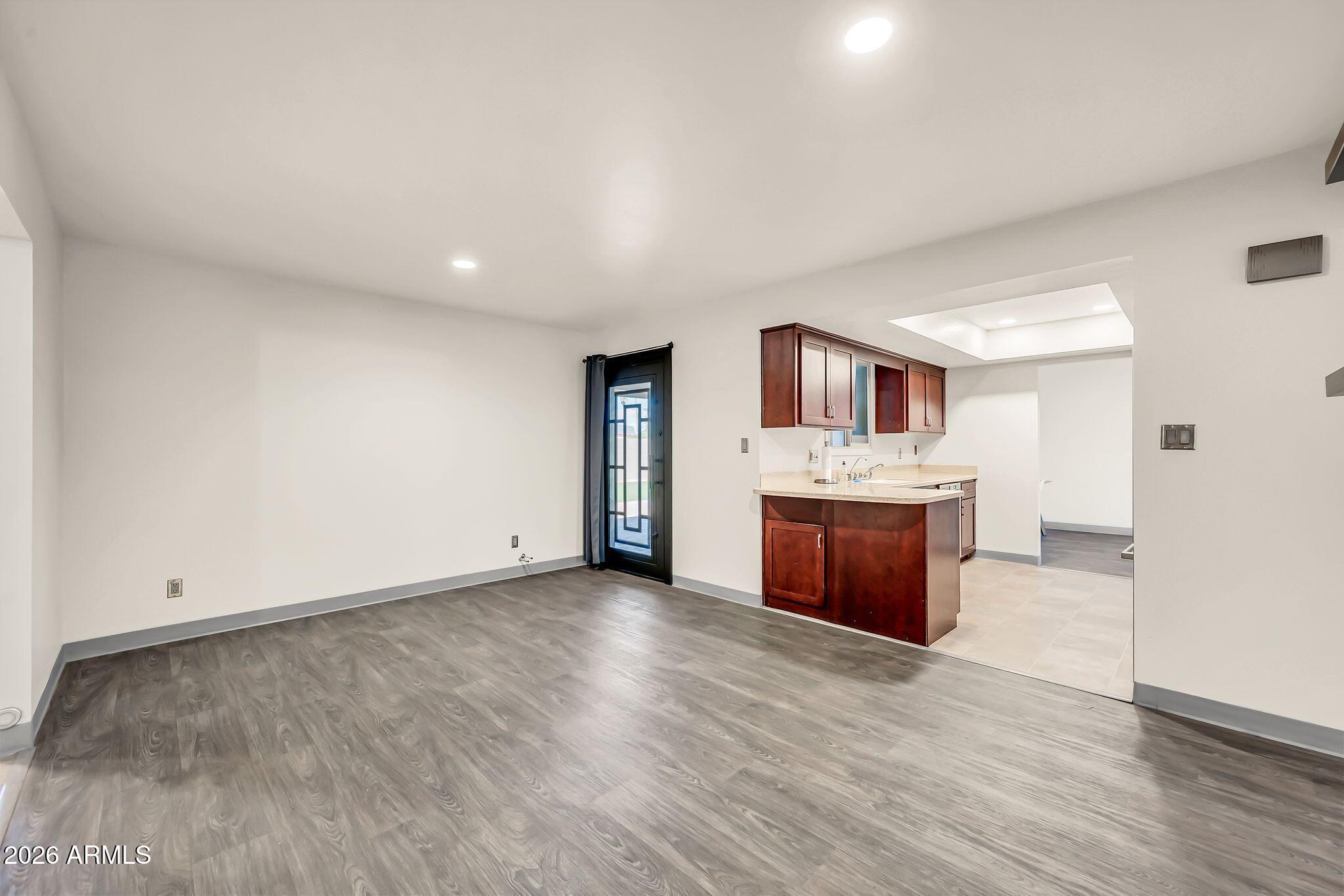 1922 E LAGUNA Drive